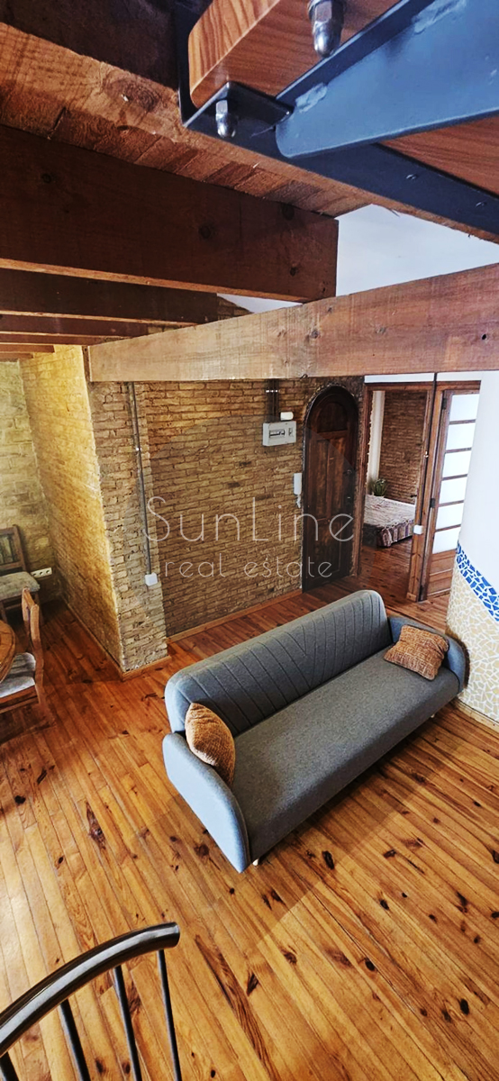 Furnished loft with high ceilings in downtown Valencia