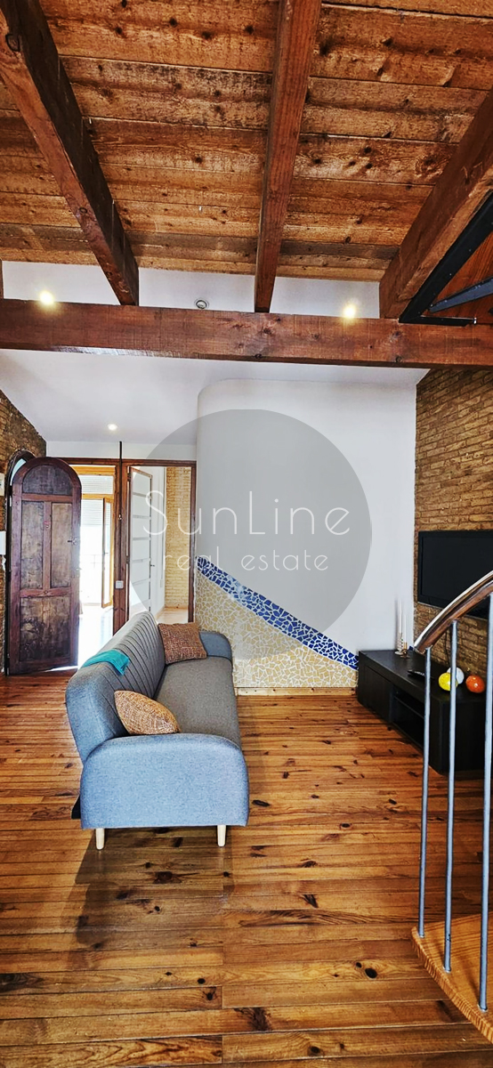 Furnished loft with high ceilings in downtown Valencia