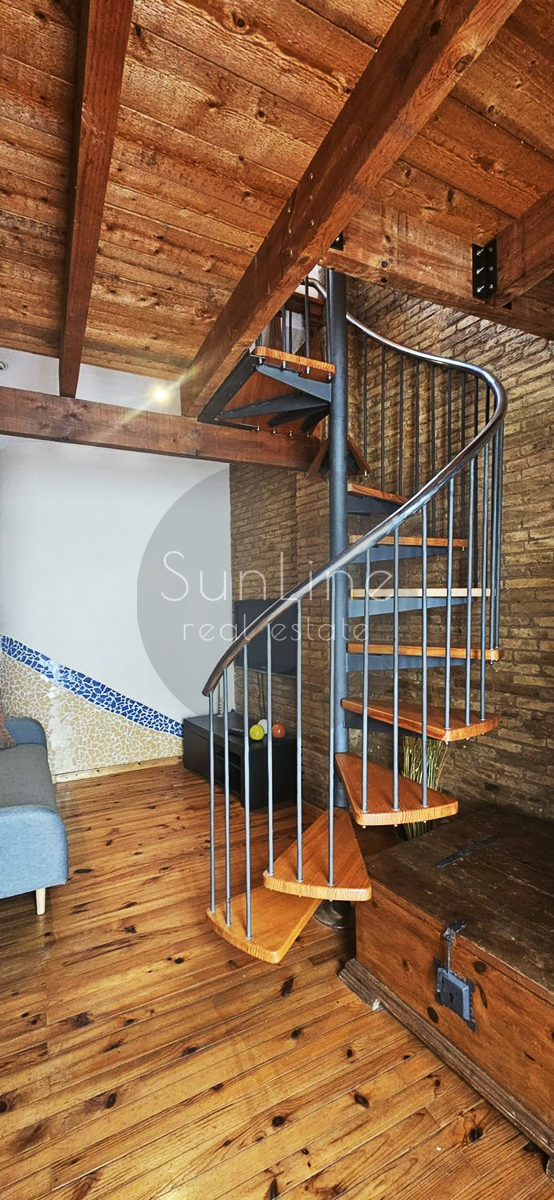 Furnished loft with high ceilings in downtown Valencia