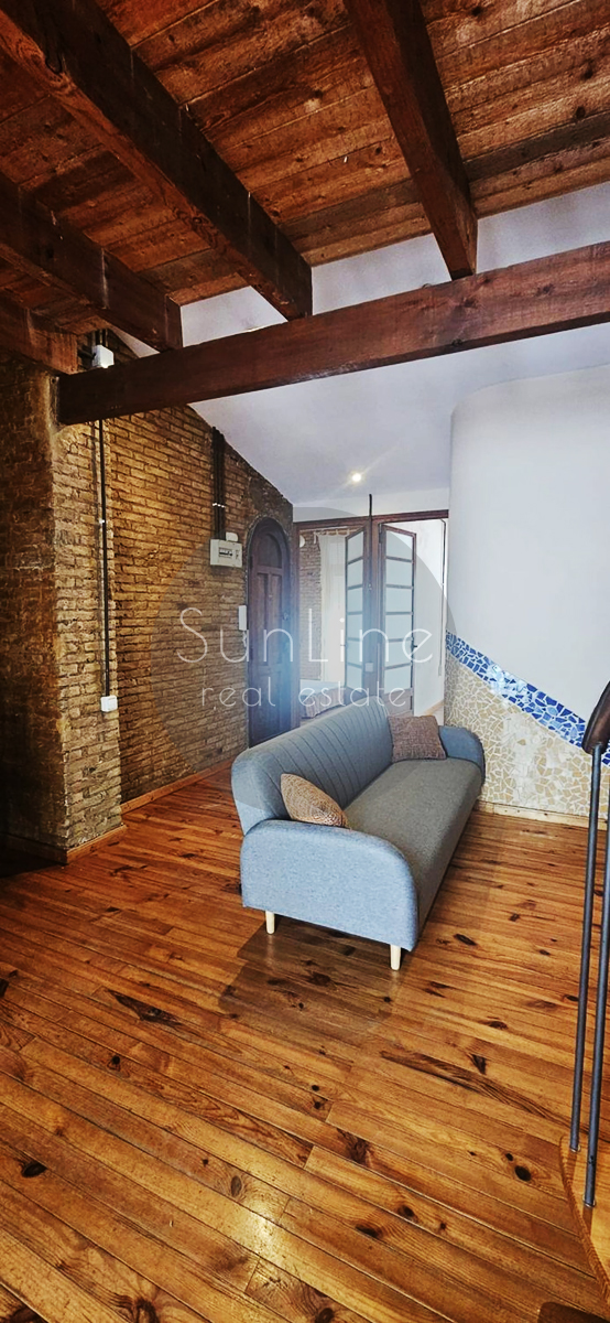 Furnished loft with high ceilings in downtown Valencia