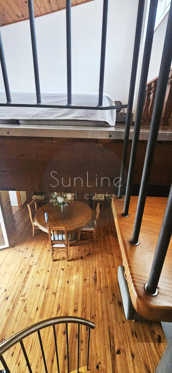 Furnished loft with high ceilings in downtown Valencia