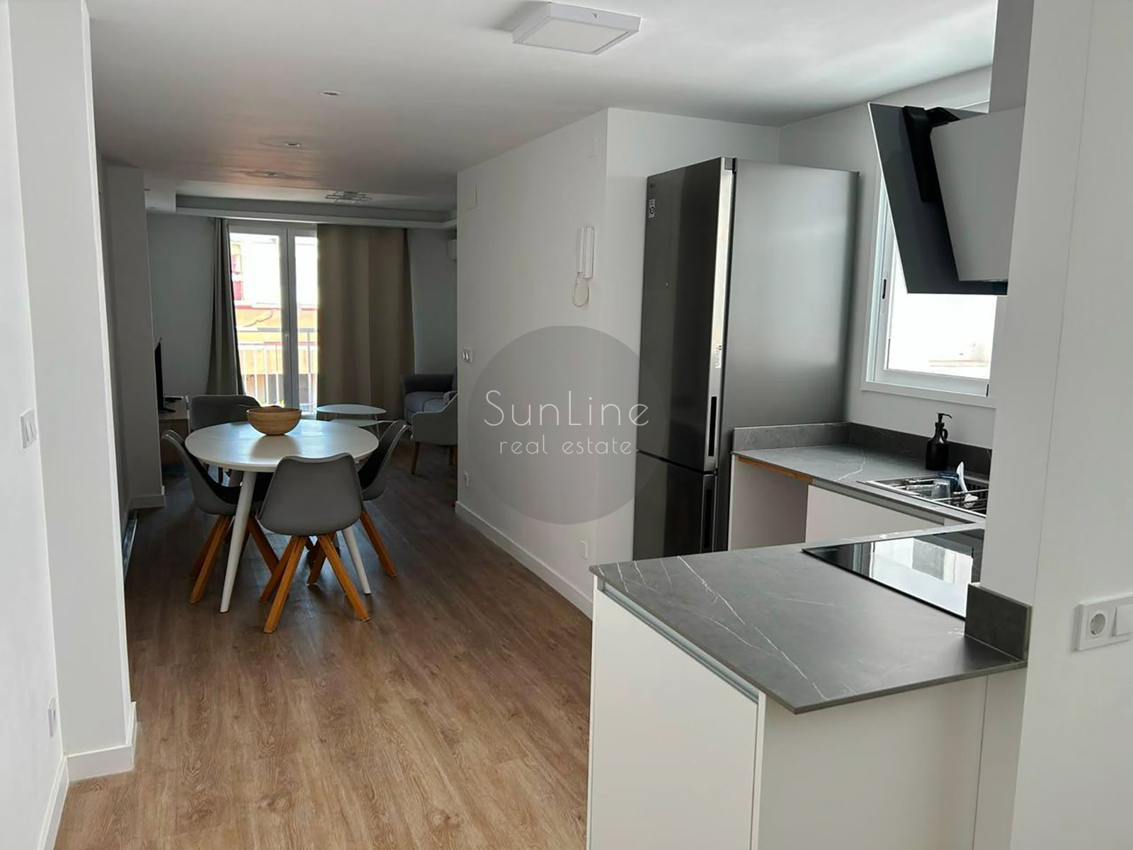 Spacious apartment with balcony and panoramic views in La Carrasca