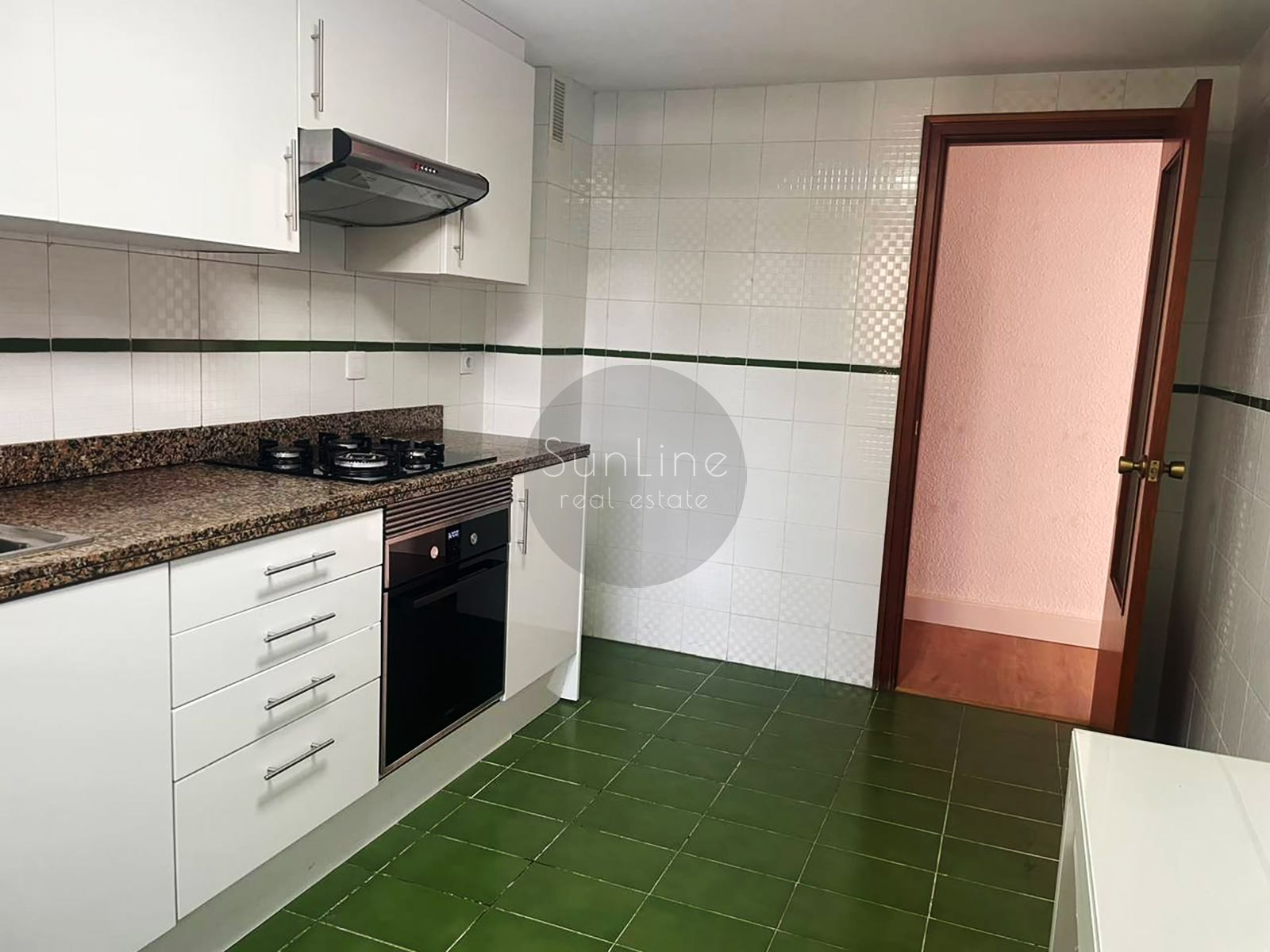 Spacious apartment with balcony and panoramic views in La Carrasca