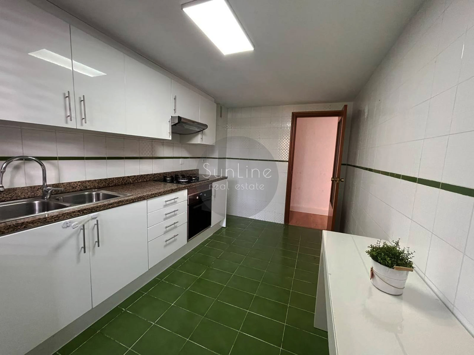 Spacious apartment with balcony and panoramic views in La Carrasca