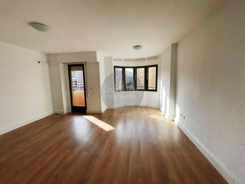 Spacious apartment with balcony and panoramic views in La Carrasca