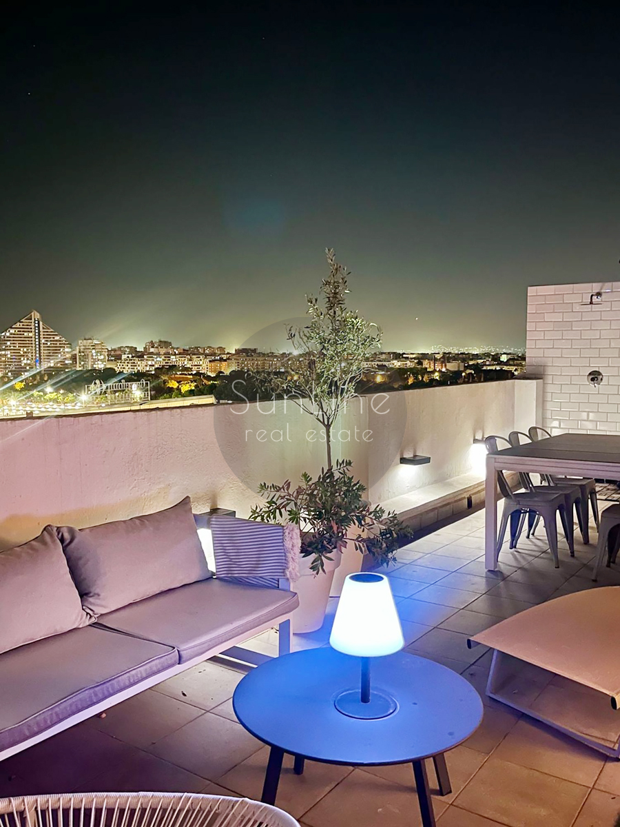 Penthouse with a 22 m² terrace and city view in Nou Campanar