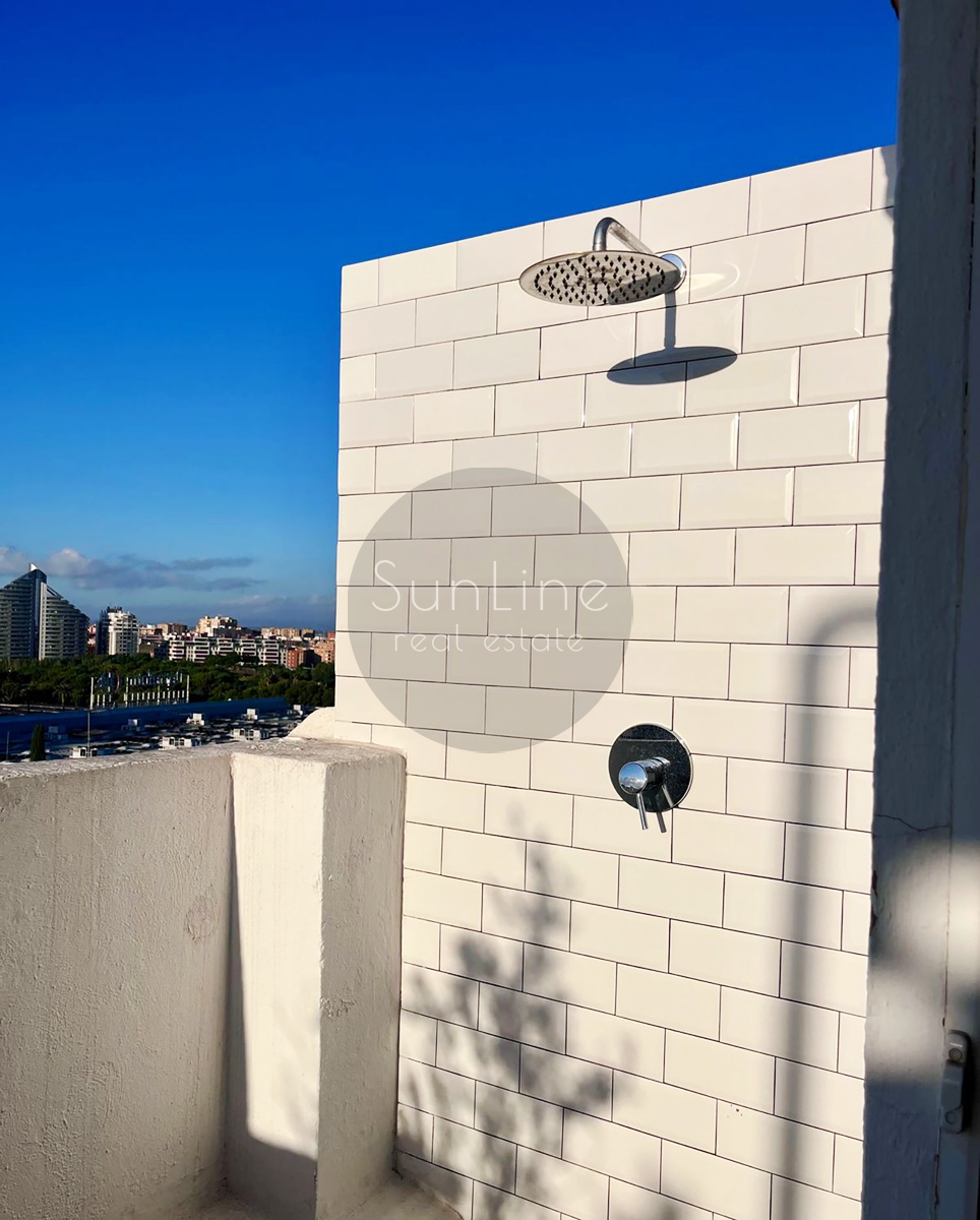 Penthouse with a 22 m² terrace and city view in Nou Campanar