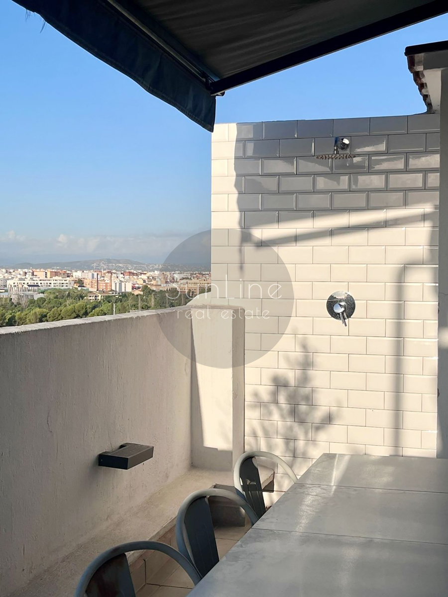 Penthouse with a 22 m² terrace and city view in Nou Campanar