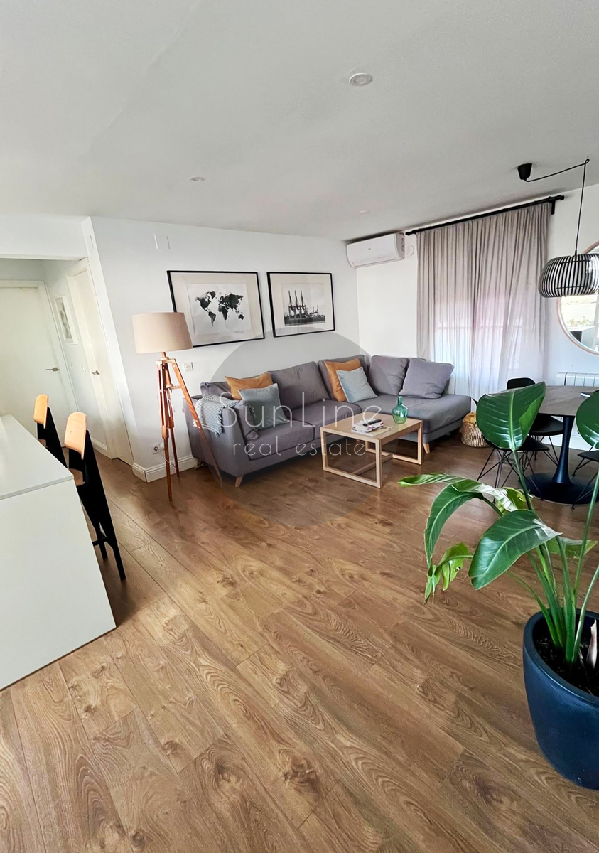Penthouse with a 22 m² terrace and city view in Nou Campanar