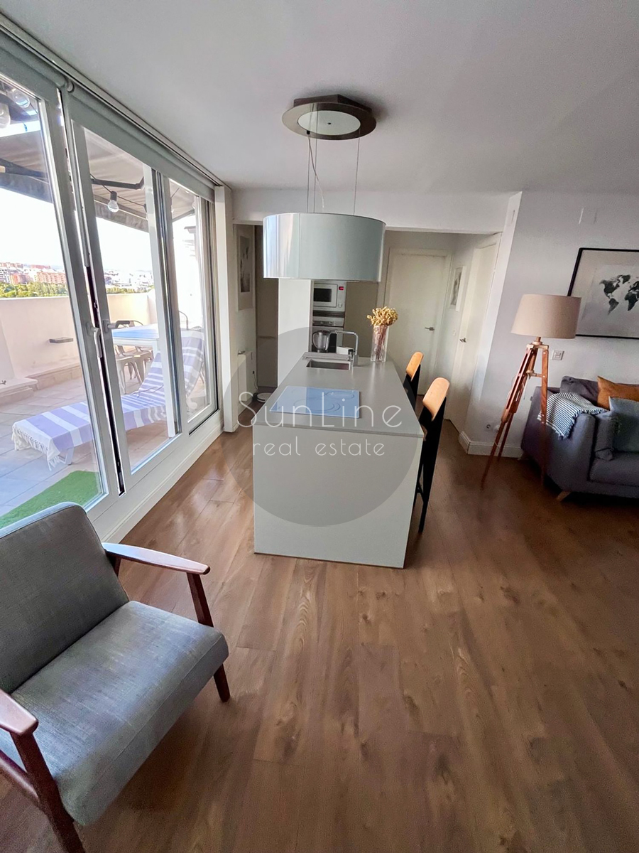 Penthouse with a 22 m² terrace and city view in Nou Campanar