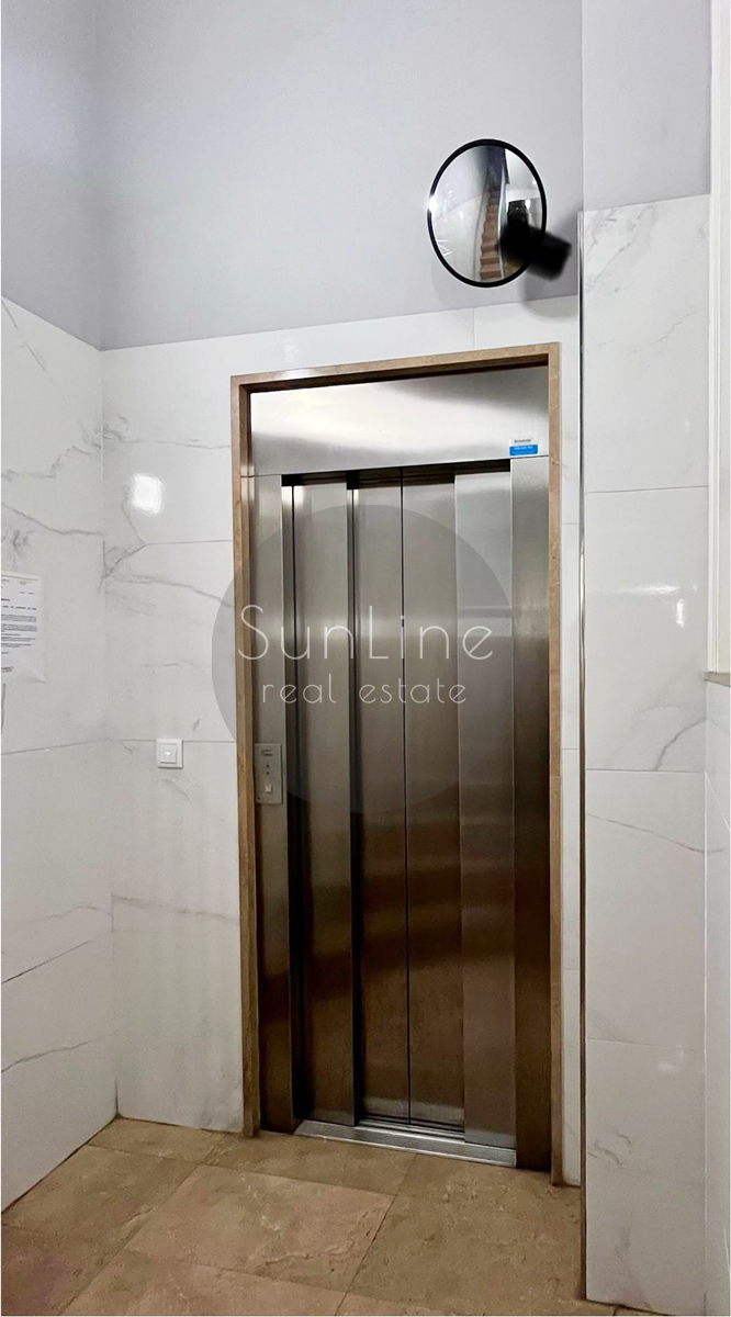 Penthouse with a 22 m² terrace and city view in Nou Campanar