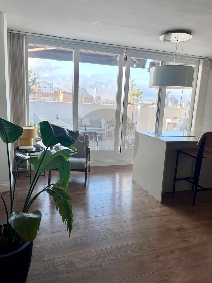 Penthouse with a 22 m² terrace and city view in Nou Campanar