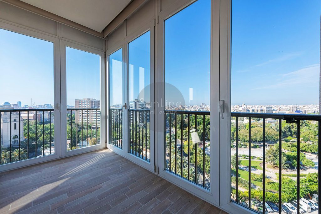 Exclusive 230 m² apartment with panoramic views of Valencia