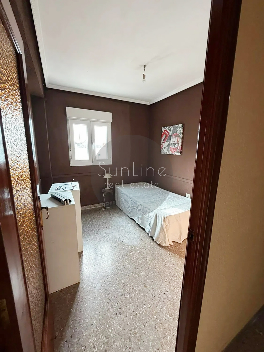 Spacious 110 m² apartment with 4 bedrooms in Quart de Poblet