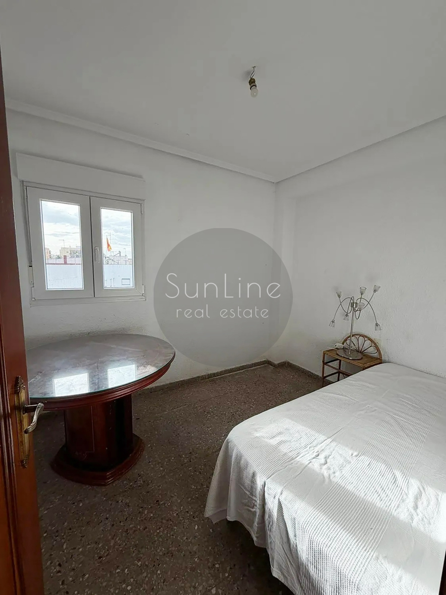 Spacious 110 m² apartment with 4 bedrooms in Quart de Poblet