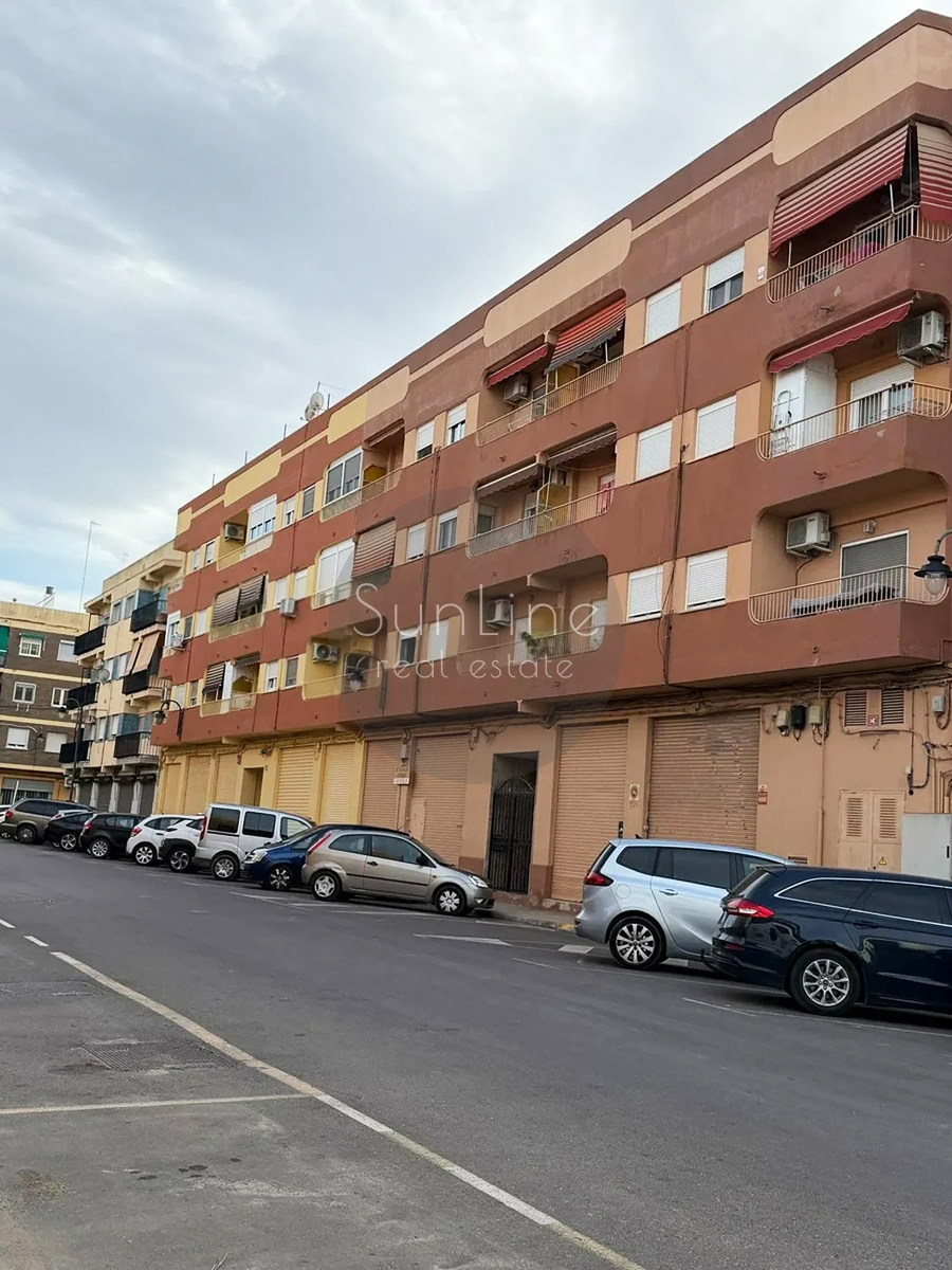 Spacious 110 m² apartment with 4 bedrooms in Quart de Poblet