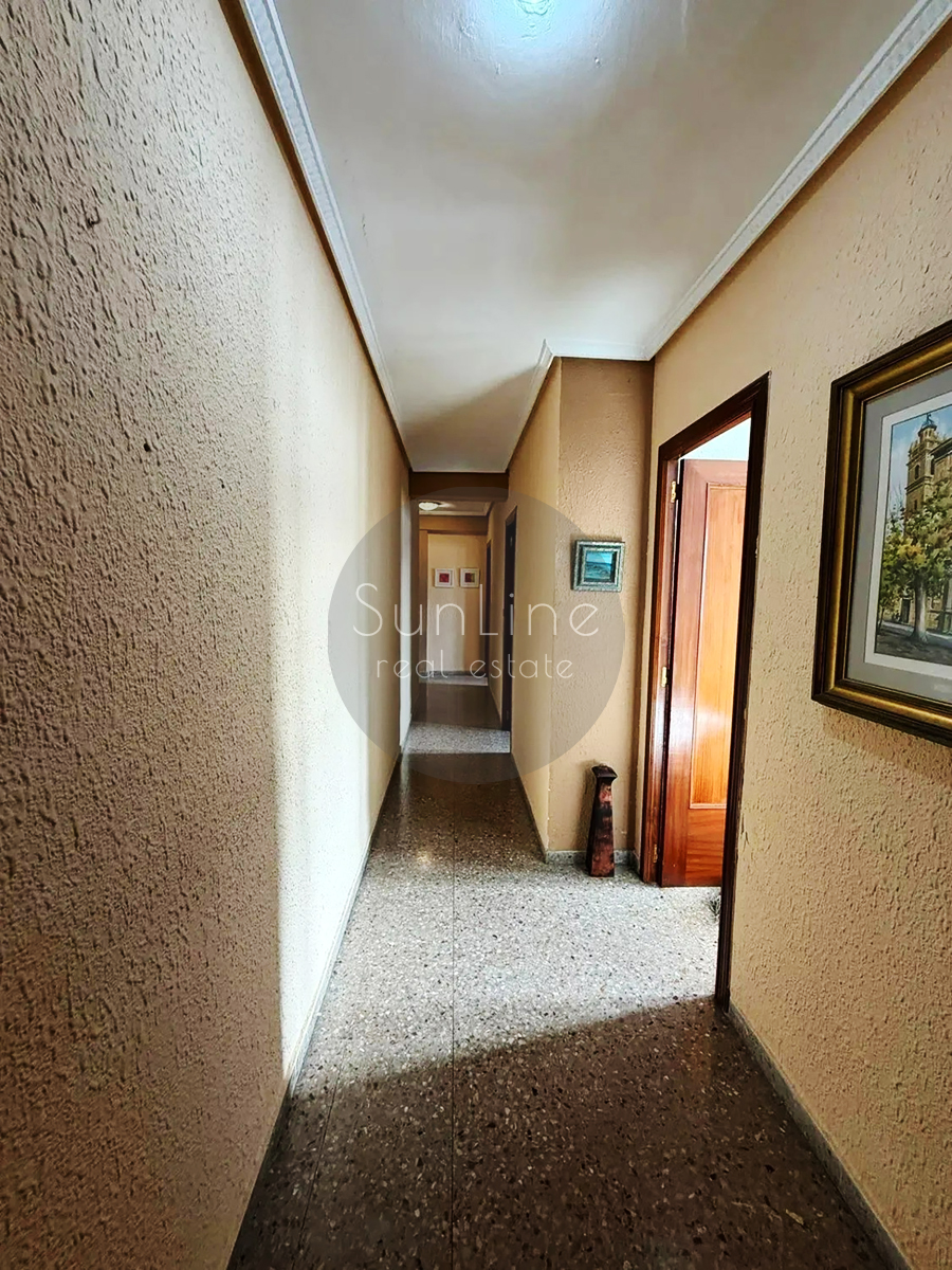 Spacious 110 m² apartment with 4 bedrooms in Quart de Poblet