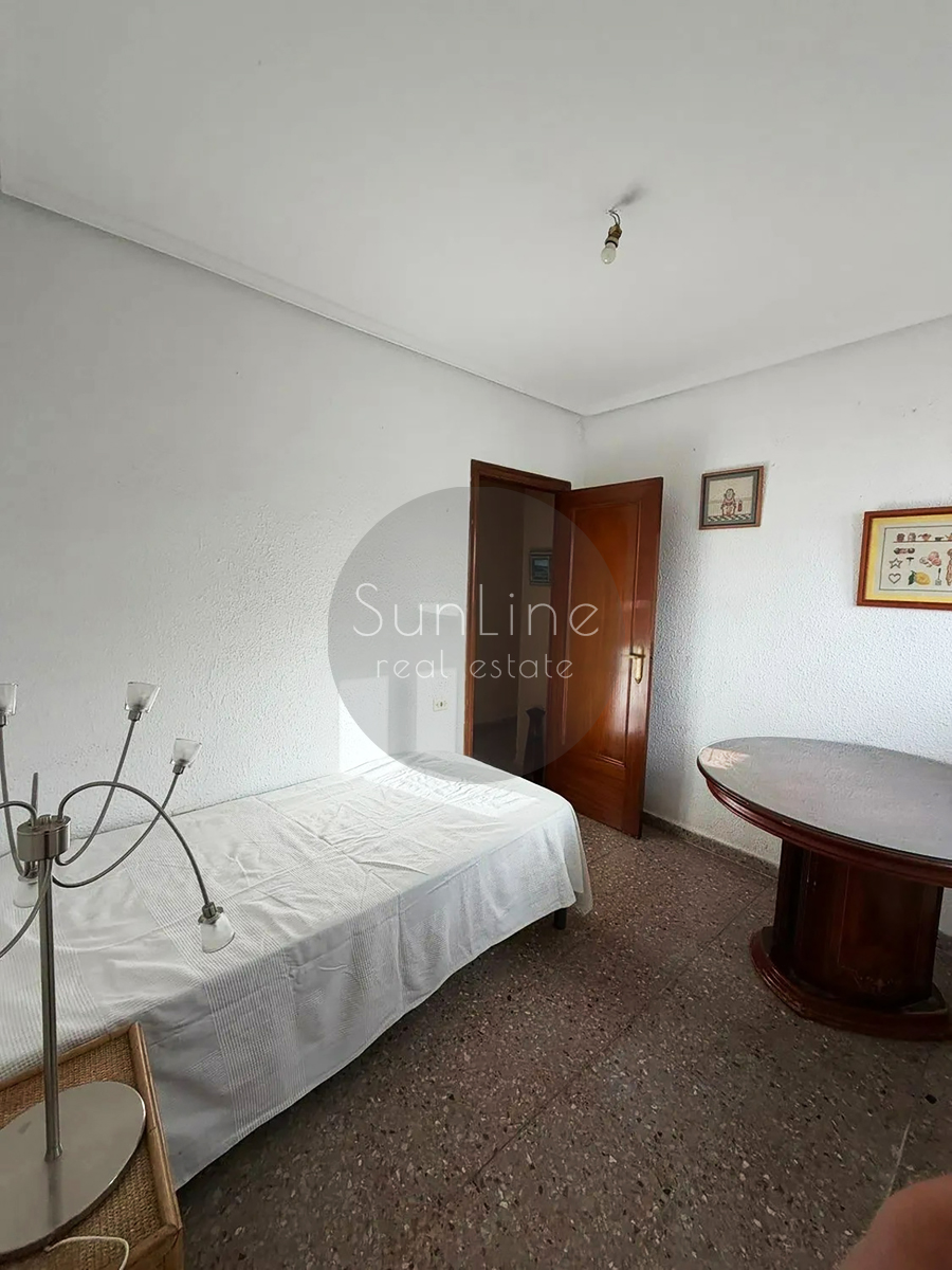 Spacious 110 m² apartment with 4 bedrooms in Quart de Poblet
