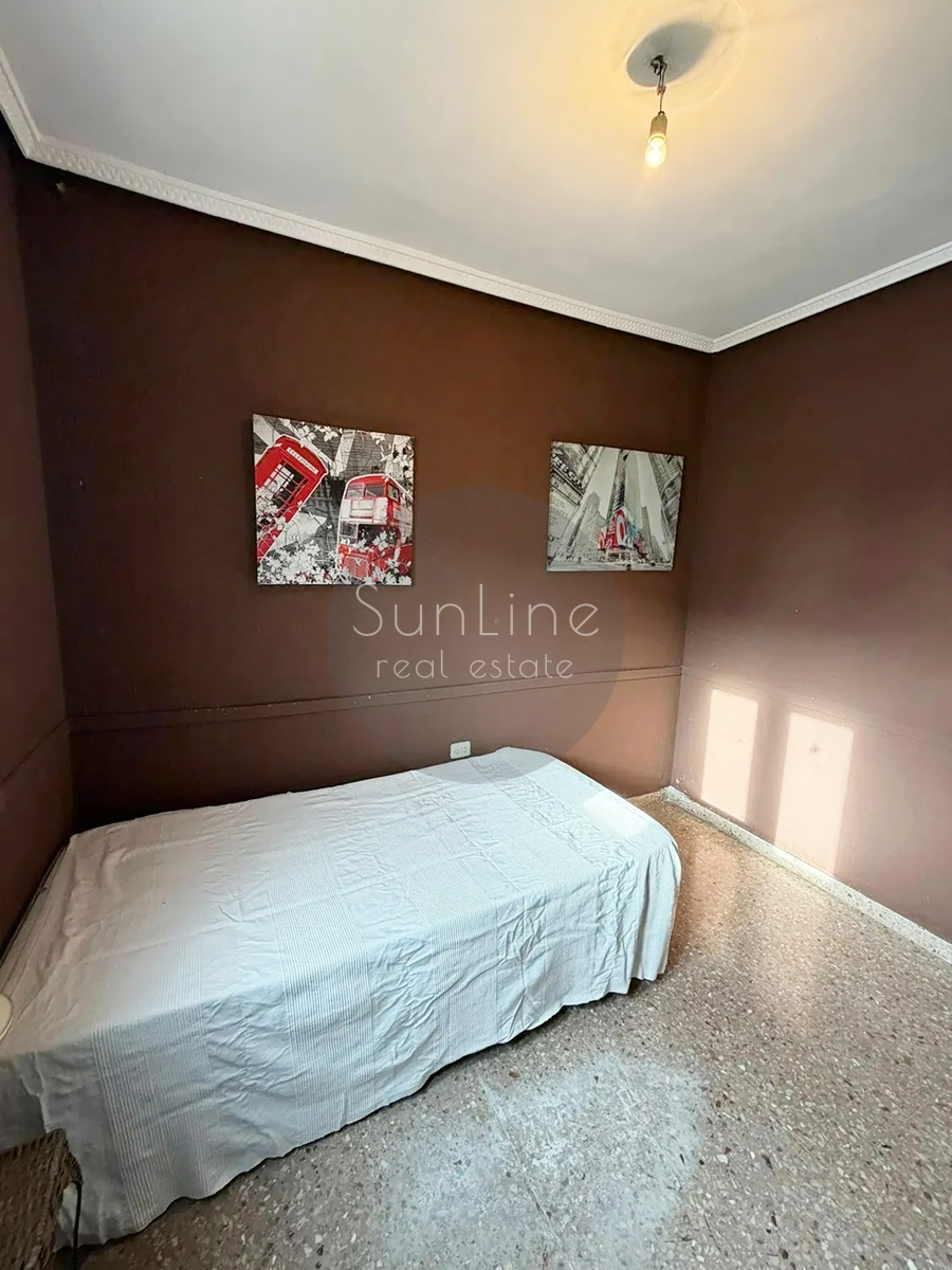 Spacious 110 m² apartment with 4 bedrooms in Quart de Poblet