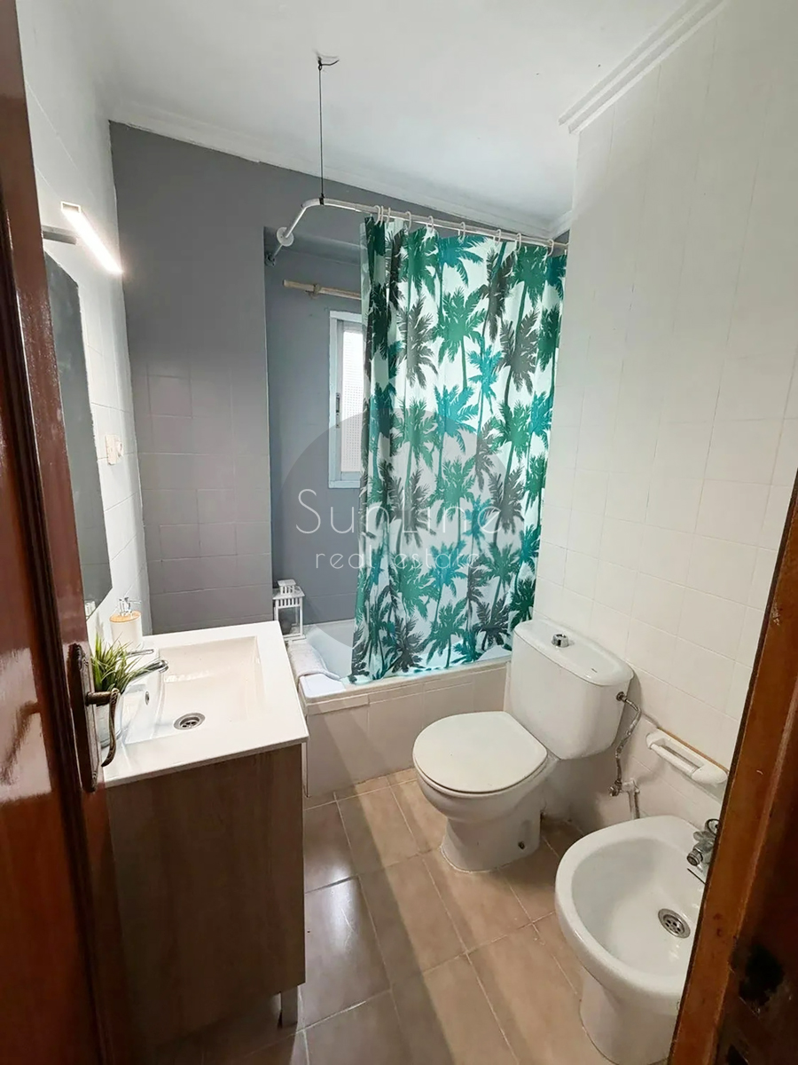 Spacious 110 m² apartment with 4 bedrooms in Quart de Poblet