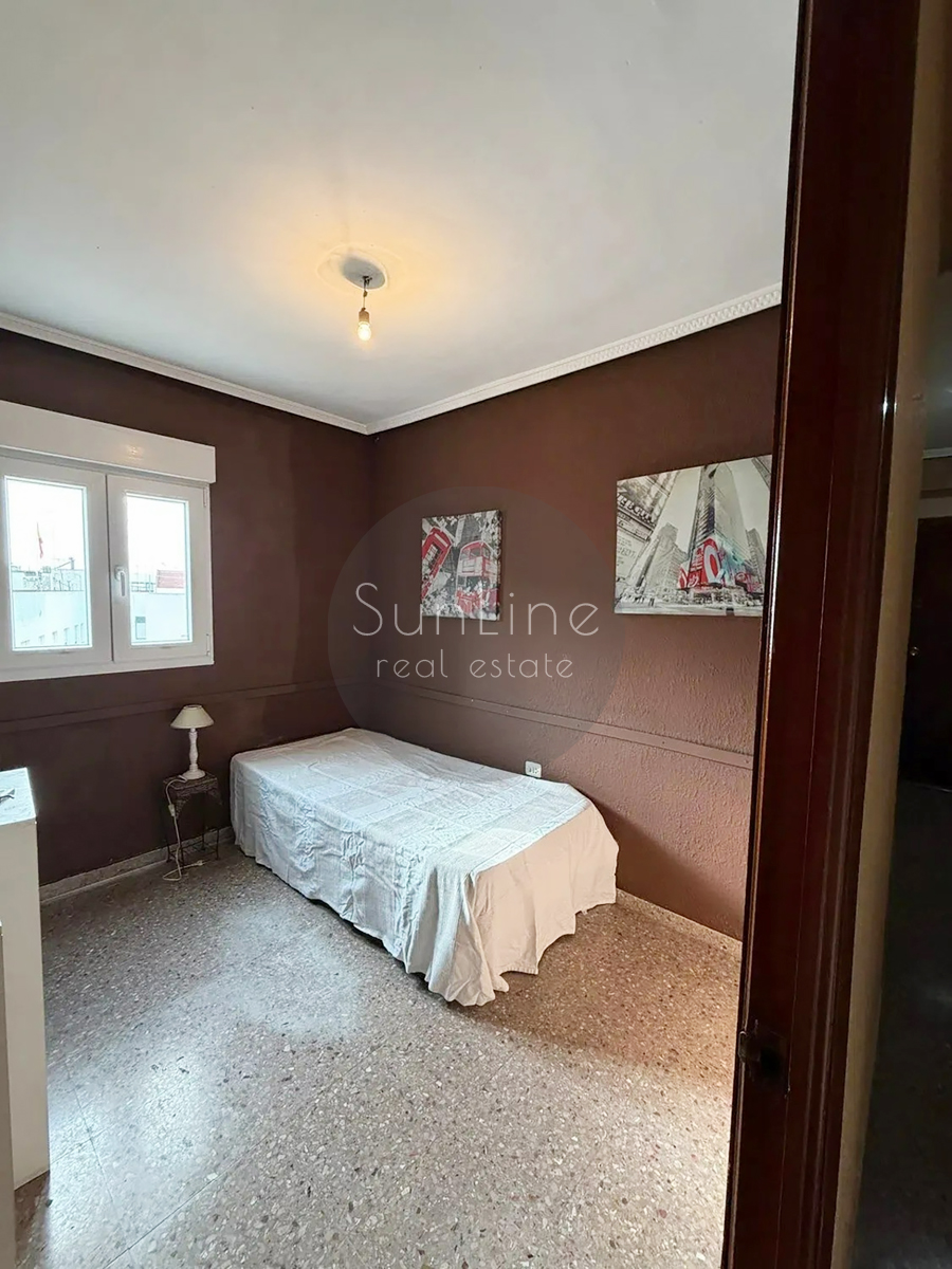 Spacious 110 m² apartment with 4 bedrooms in Quart de Poblet