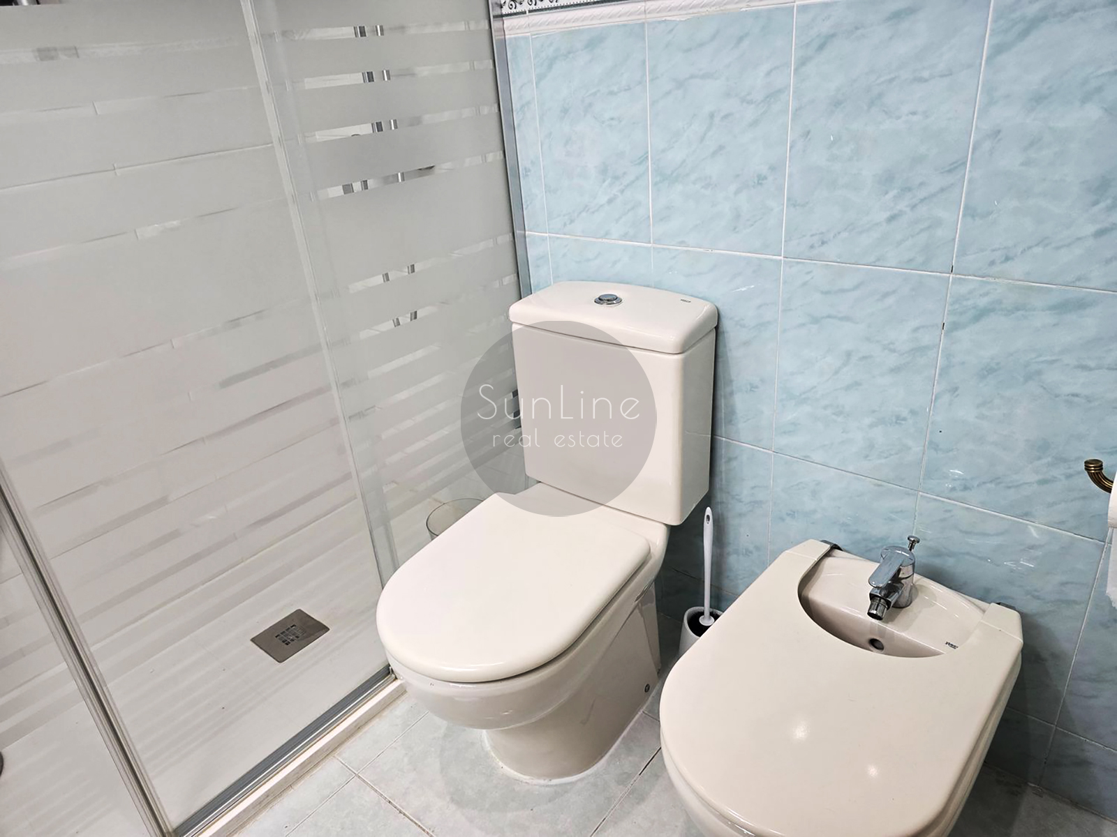 Spacious 116 m² apartment with pool, garden, and parking
