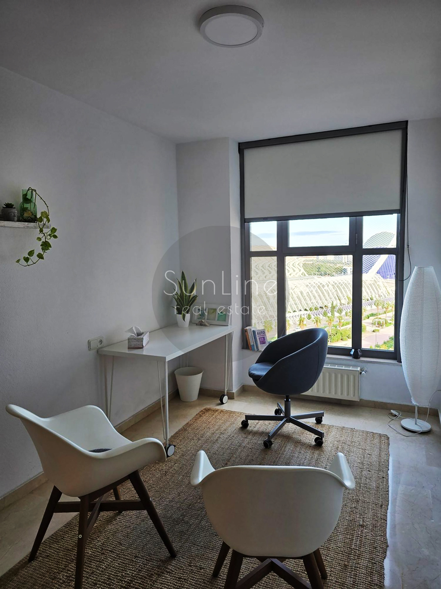 Spacious 116 m² apartment with pool, garden, and parking