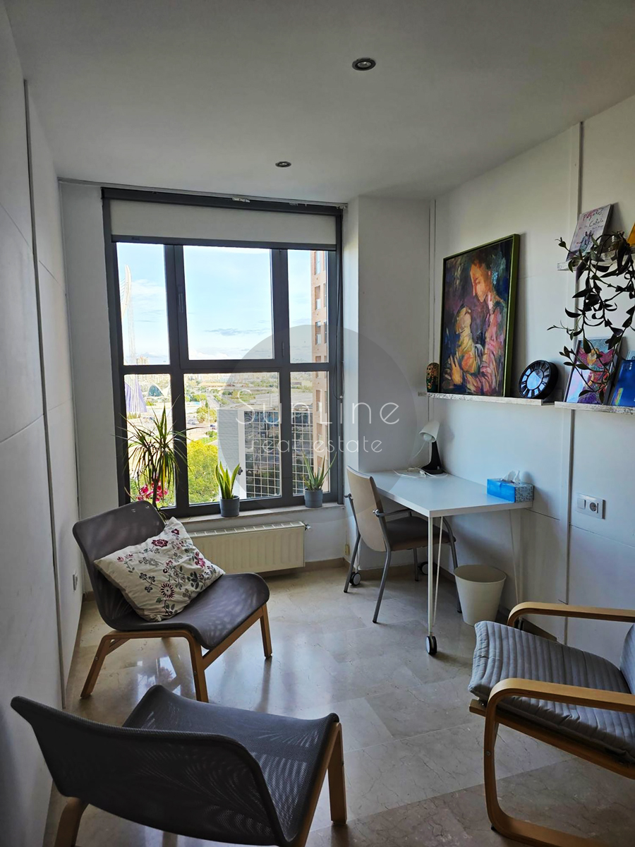 Spacious 116 m² apartment with pool, garden, and parking