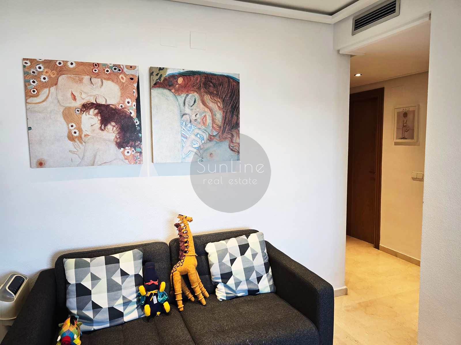 Spacious 116 m² apartment with pool, garden, and parking