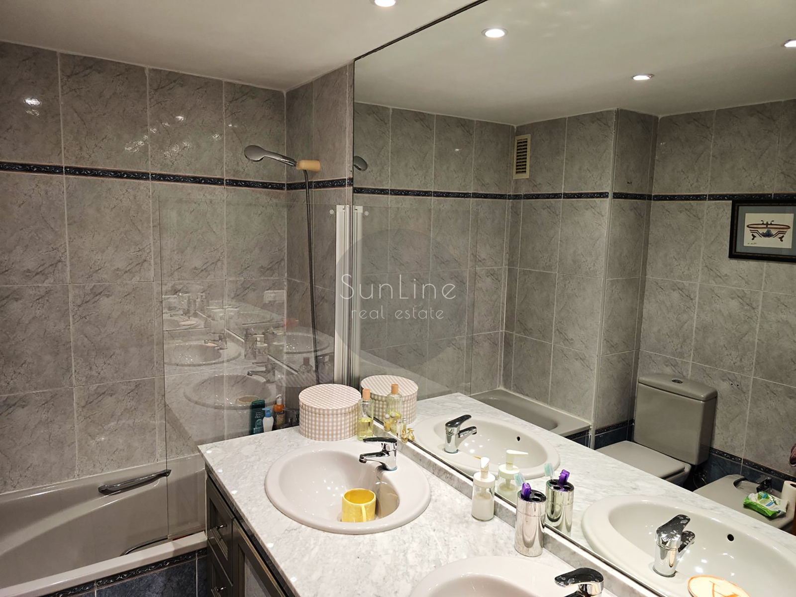 Spacious 116 m² apartment with pool, garden, and parking