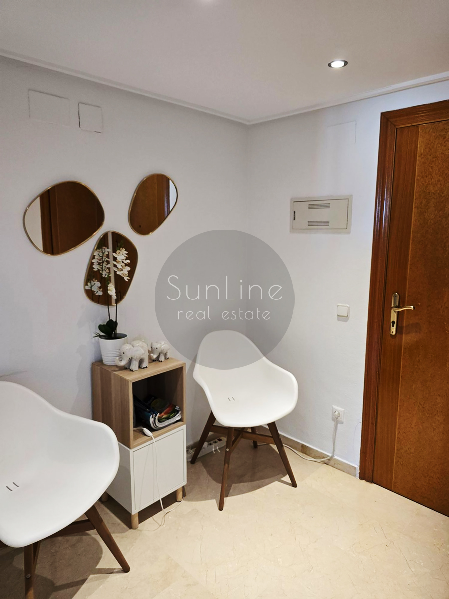 Spacious 116 m² apartment with pool, garden, and parking