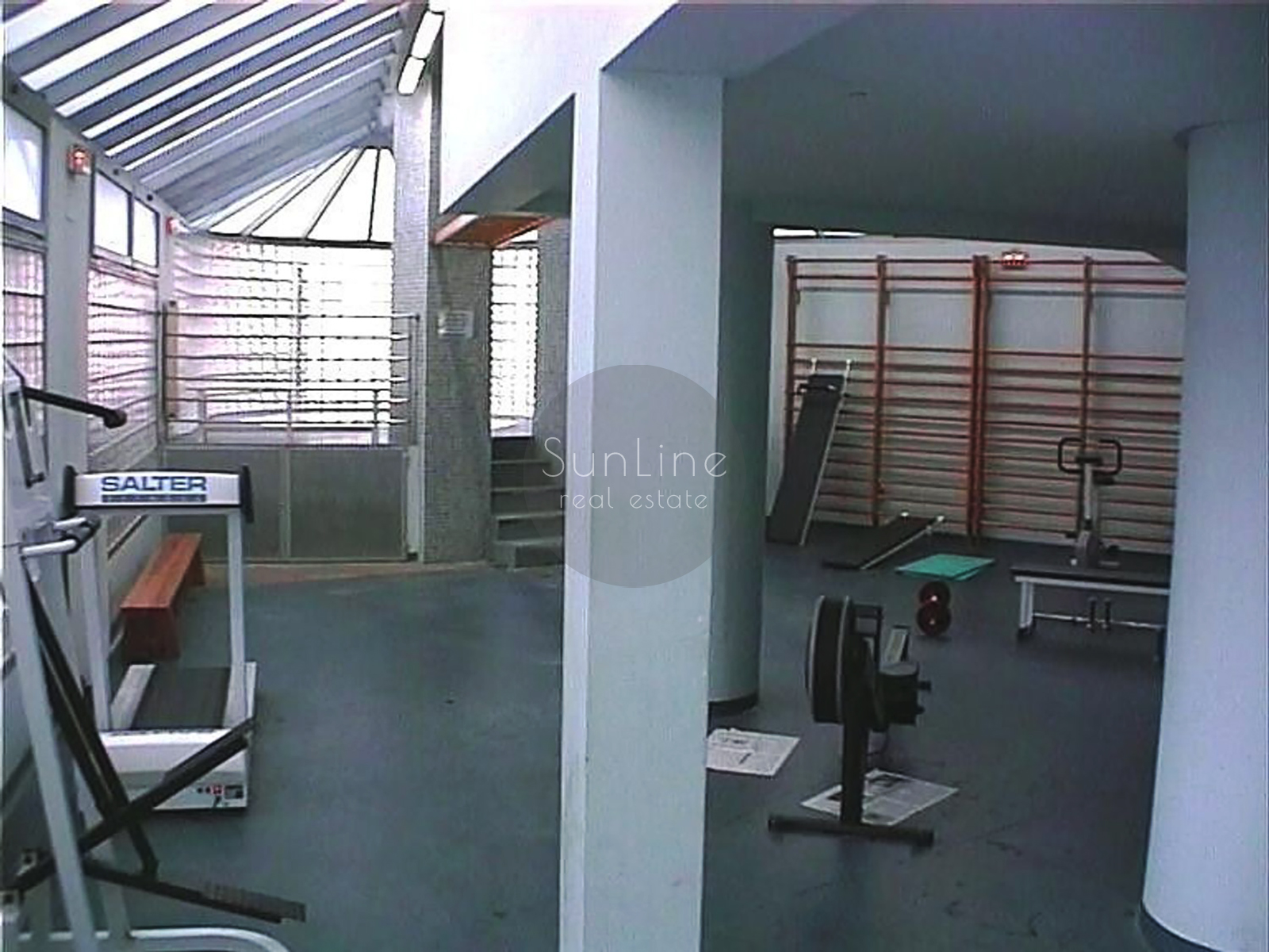 Spacious 116 m² apartment with pool, garden, and parking