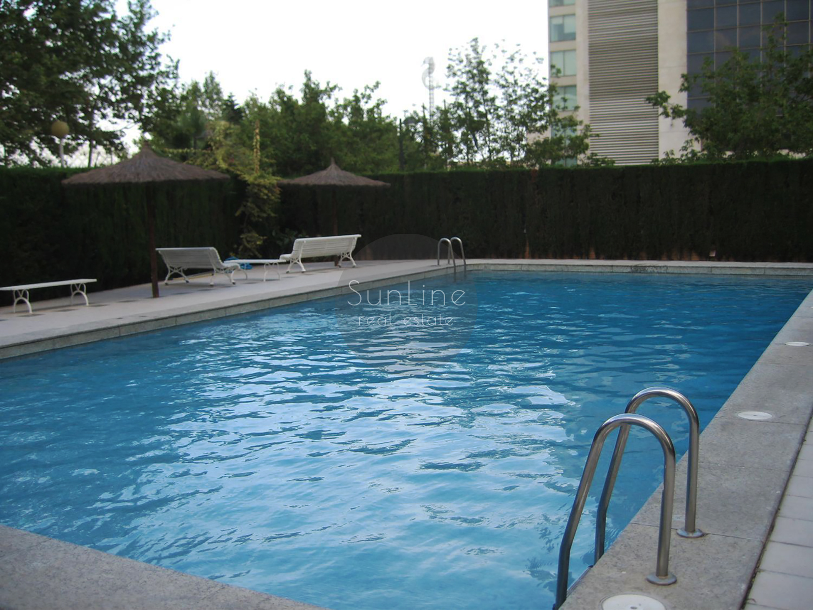 Spacious 116 m² apartment with pool, garden, and parking