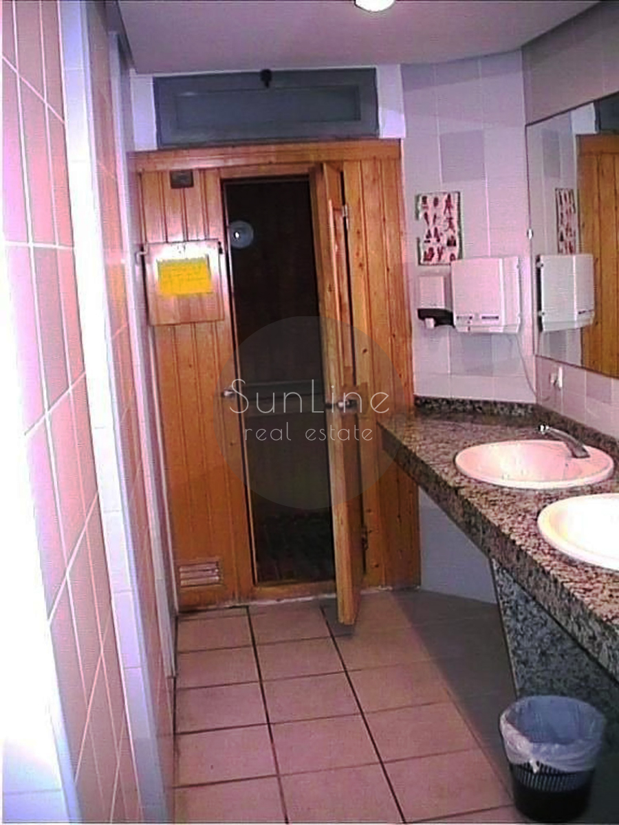 Spacious 116 m² apartment with pool, garden, and parking