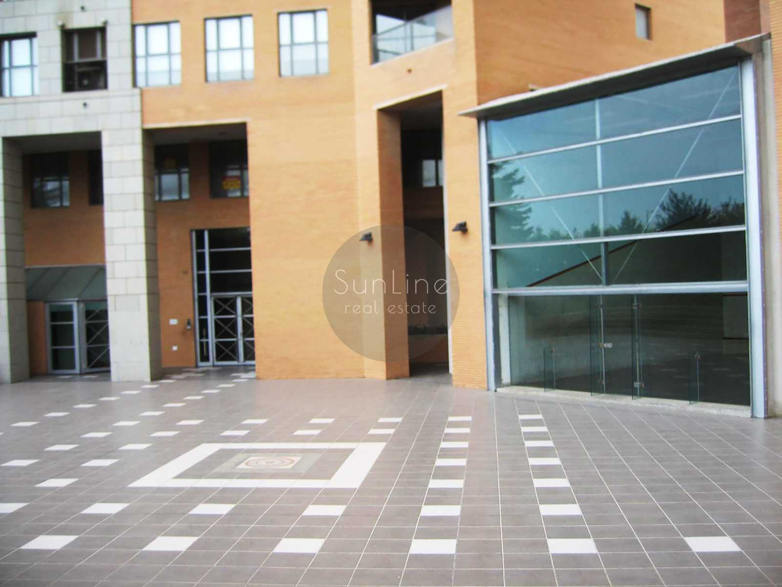 Spacious 116 m² apartment with pool, garden, and parking