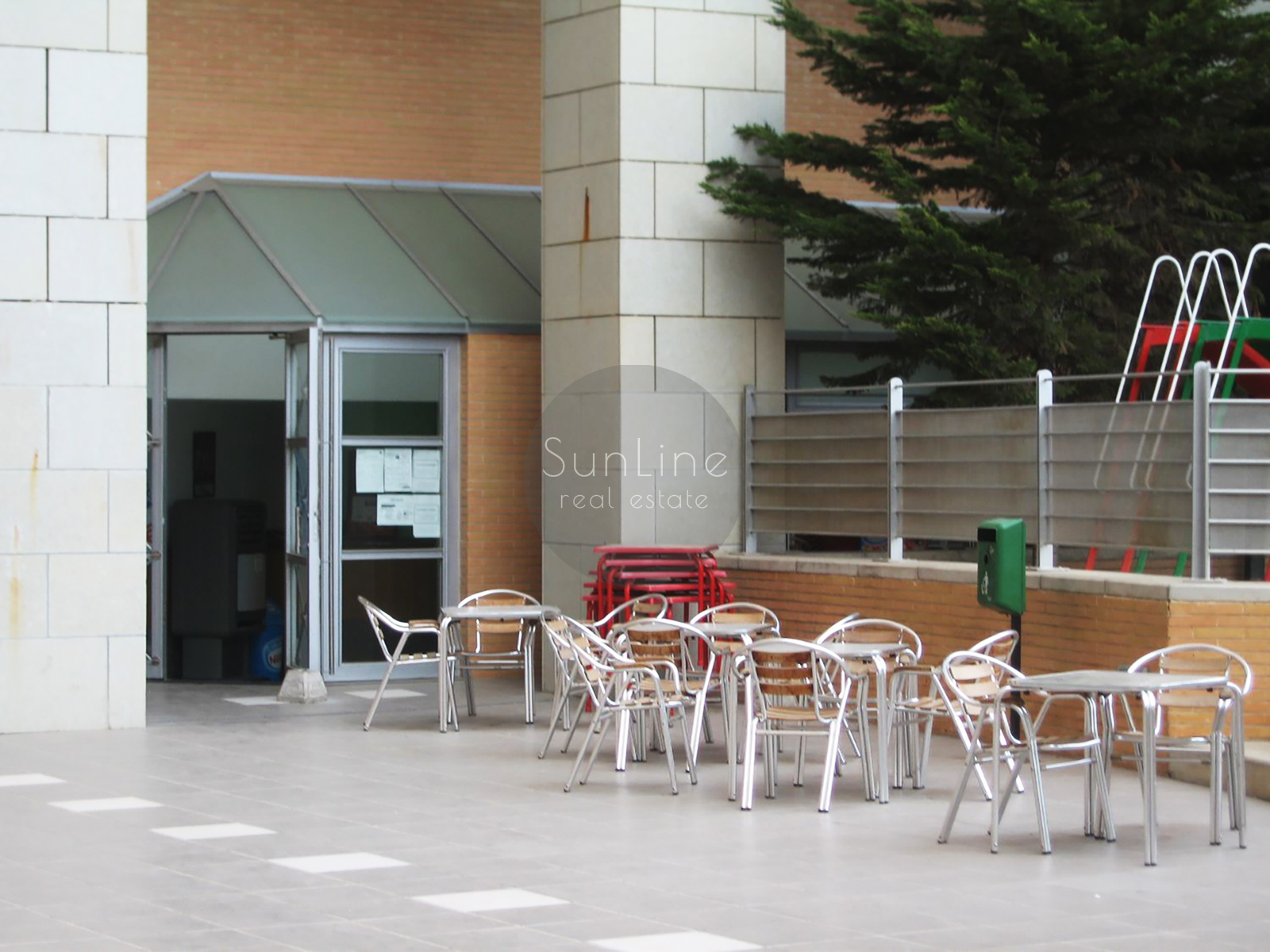 Spacious 116 m² apartment with pool, garden, and parking
