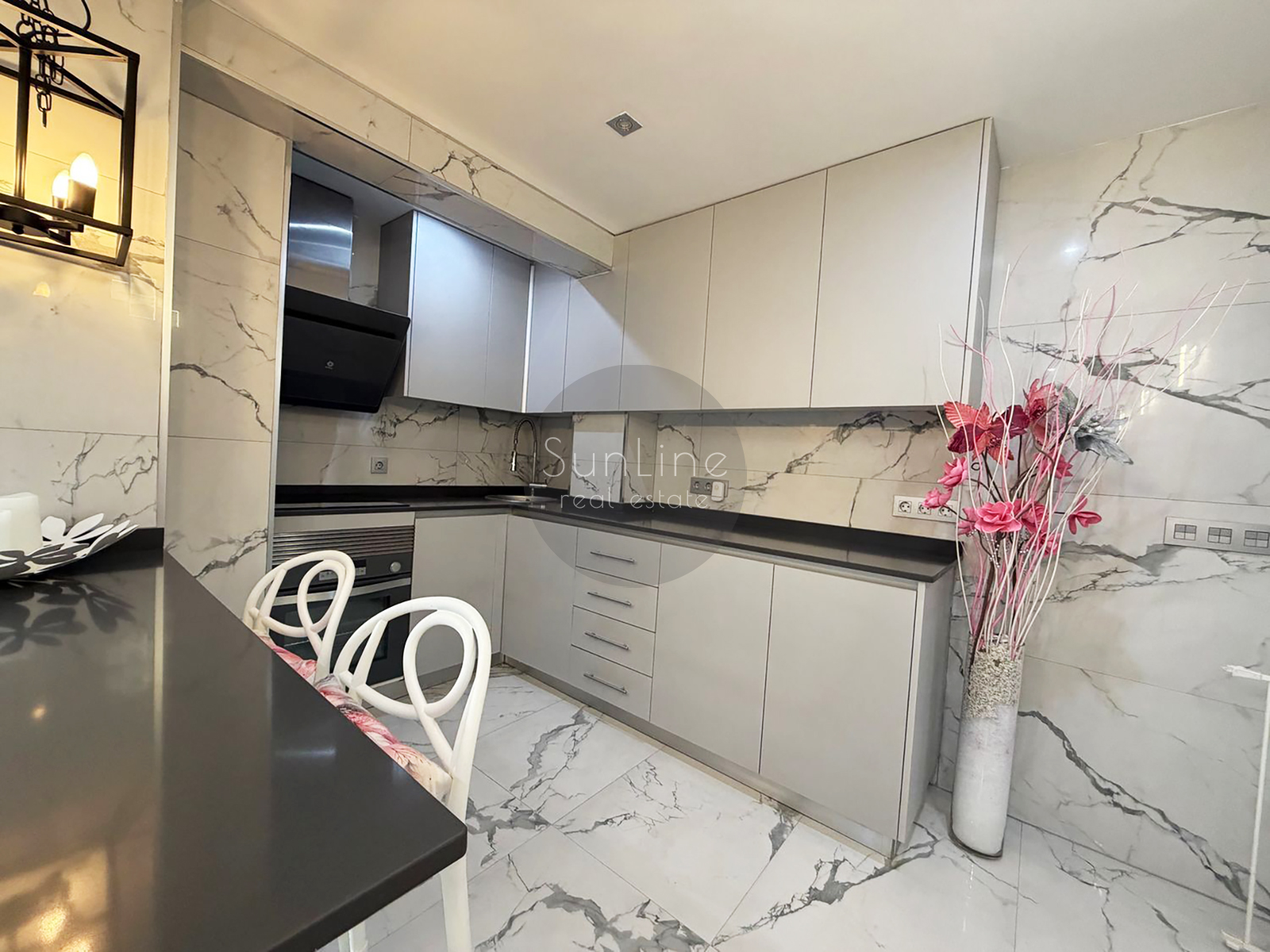 Luxurious 126 m² apartment with terraces and a balcony near the City of Arts and Sciences