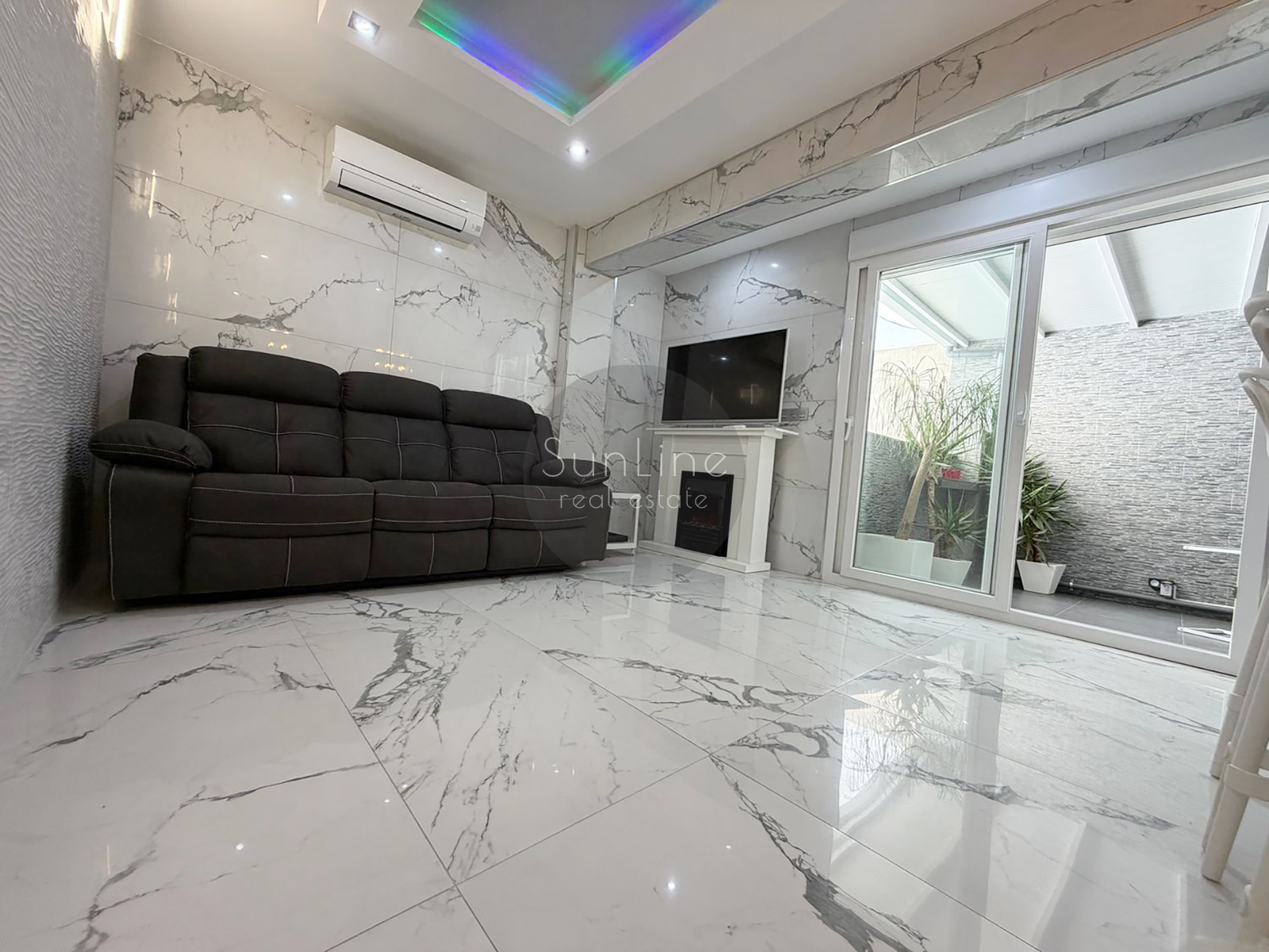 Luxurious 126 m² apartment with terraces and a balcony near the City of Arts and Sciences