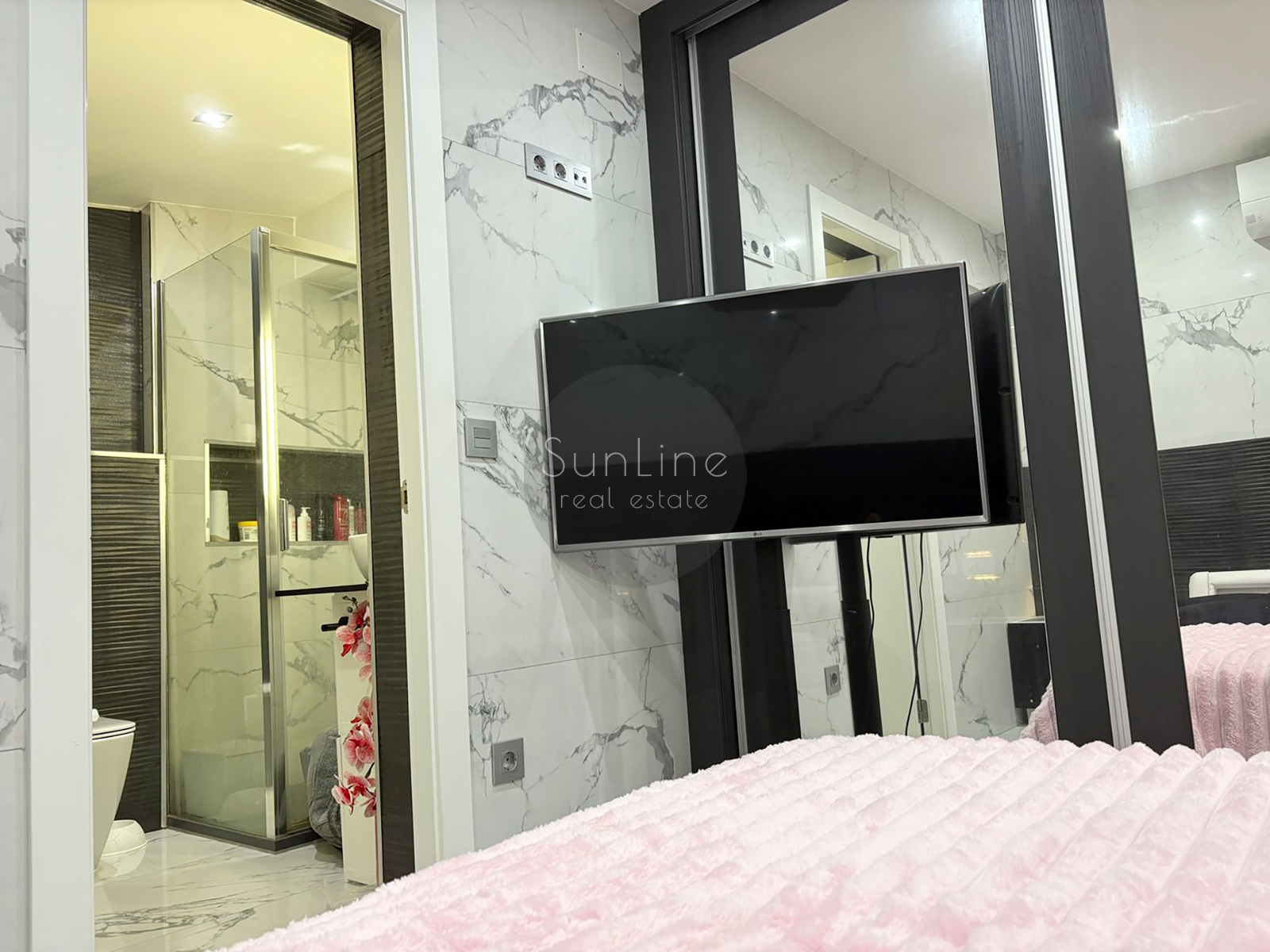 Luxurious 126 m² apartment with terraces and a balcony near the City of Arts and Sciences