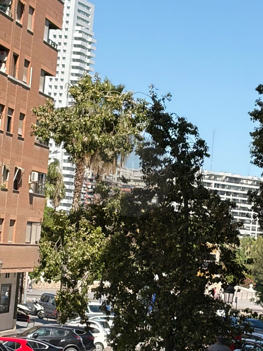 Luxurious 126 m² apartment with terraces and a balcony near the City of Arts and Sciences