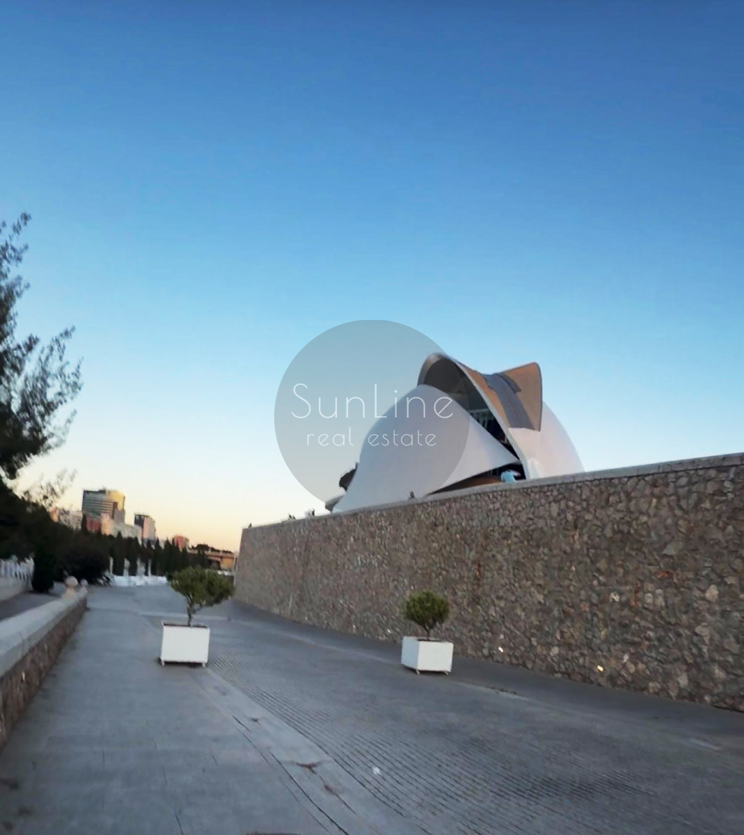 Luxurious 126 m² apartment with terraces and a balcony near the City of Arts and Sciences