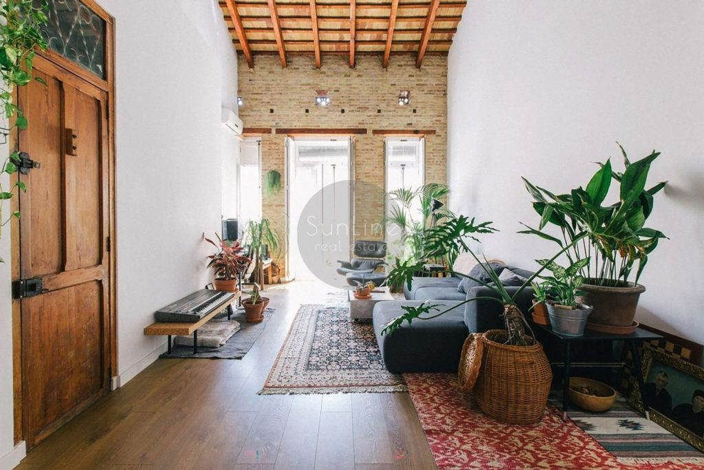 Stylish penthouse with terrace in the historic district of Valencia