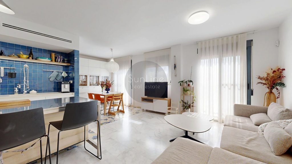 Duplex penthouse near the sea 128 m² with terrace and parking in El Cabanyal