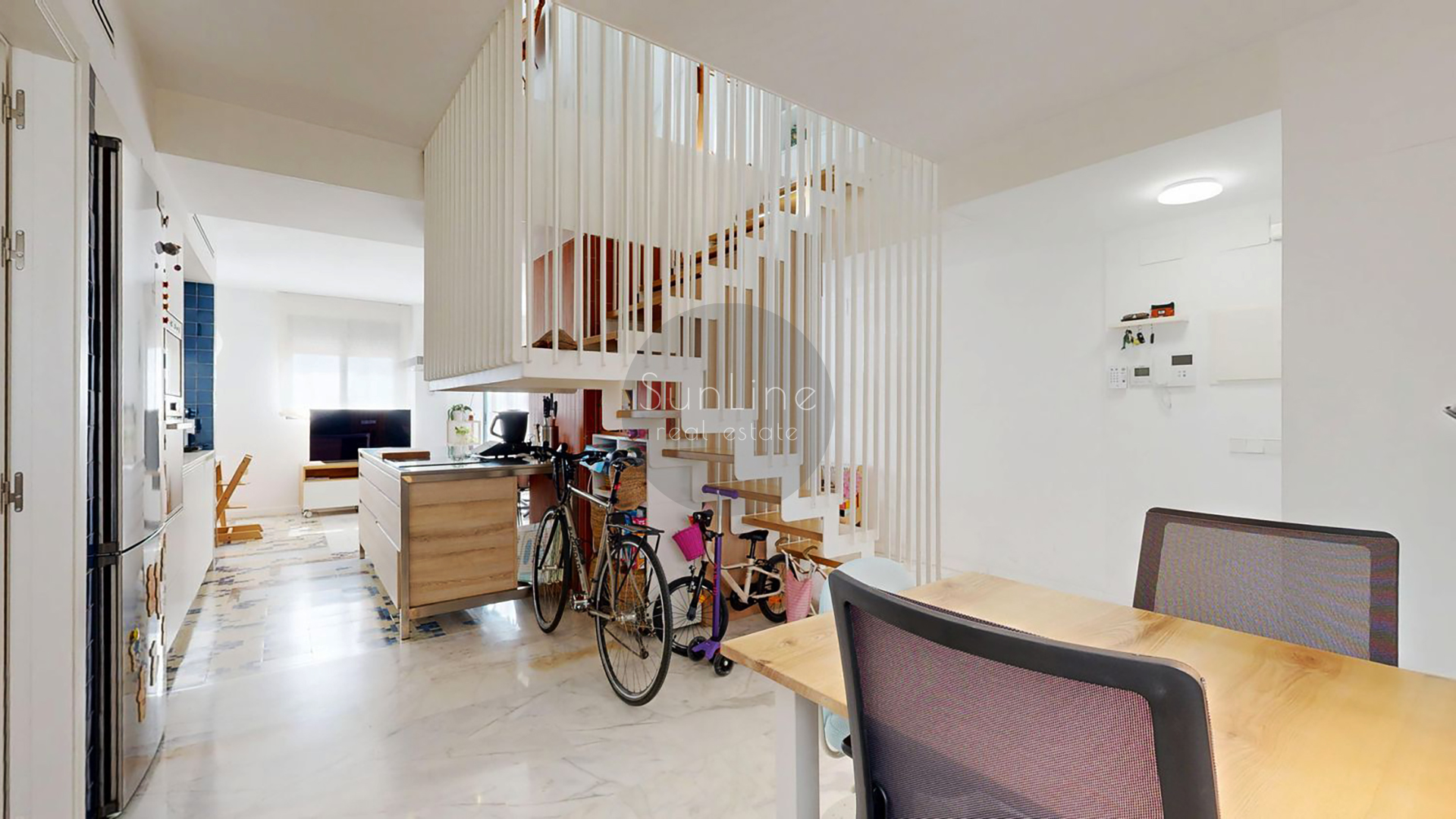 Duplex penthouse near the sea 128 m² with terrace and parking in El Cabanyal
