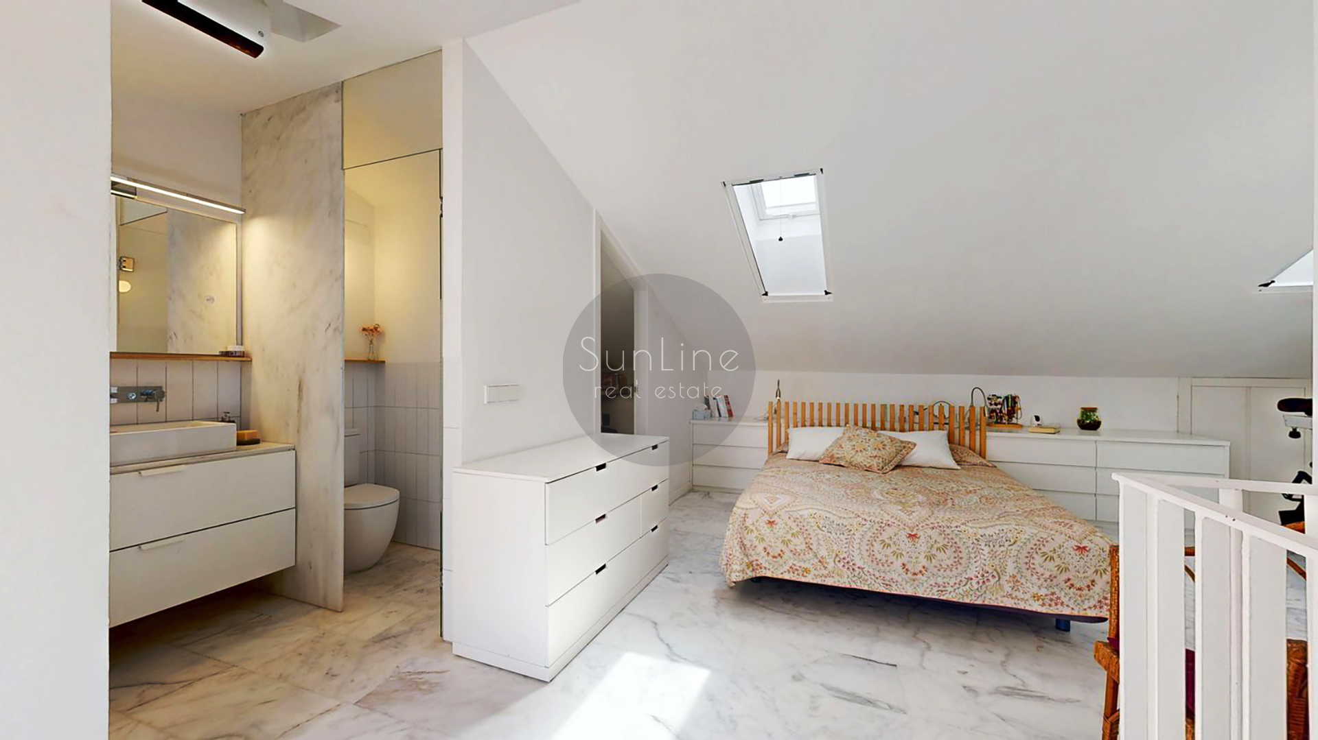 Duplex penthouse near the sea 128 m² with terrace and parking in El Cabanyal