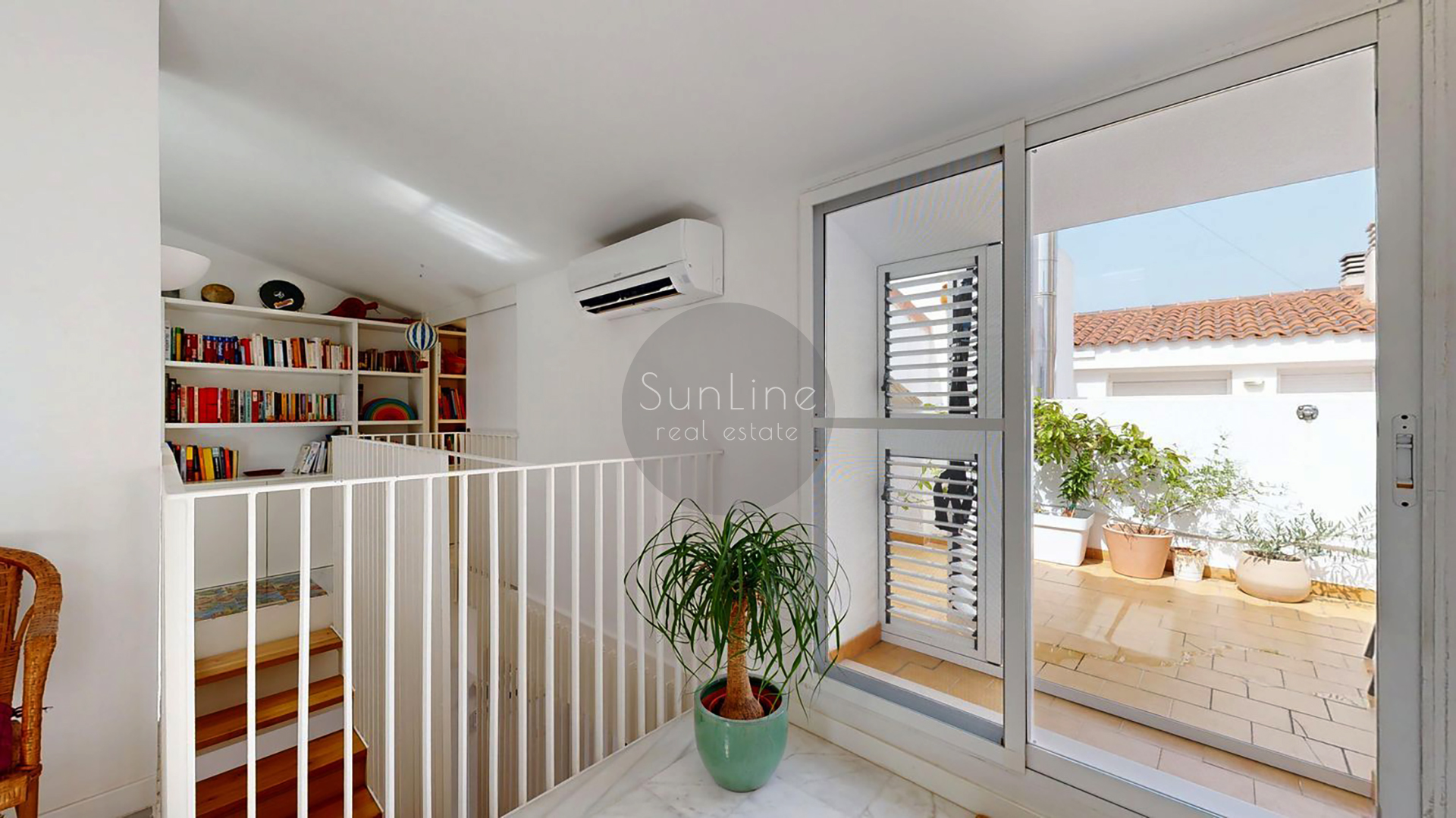 Duplex penthouse near the sea 128 m² with terrace and parking in El Cabanyal