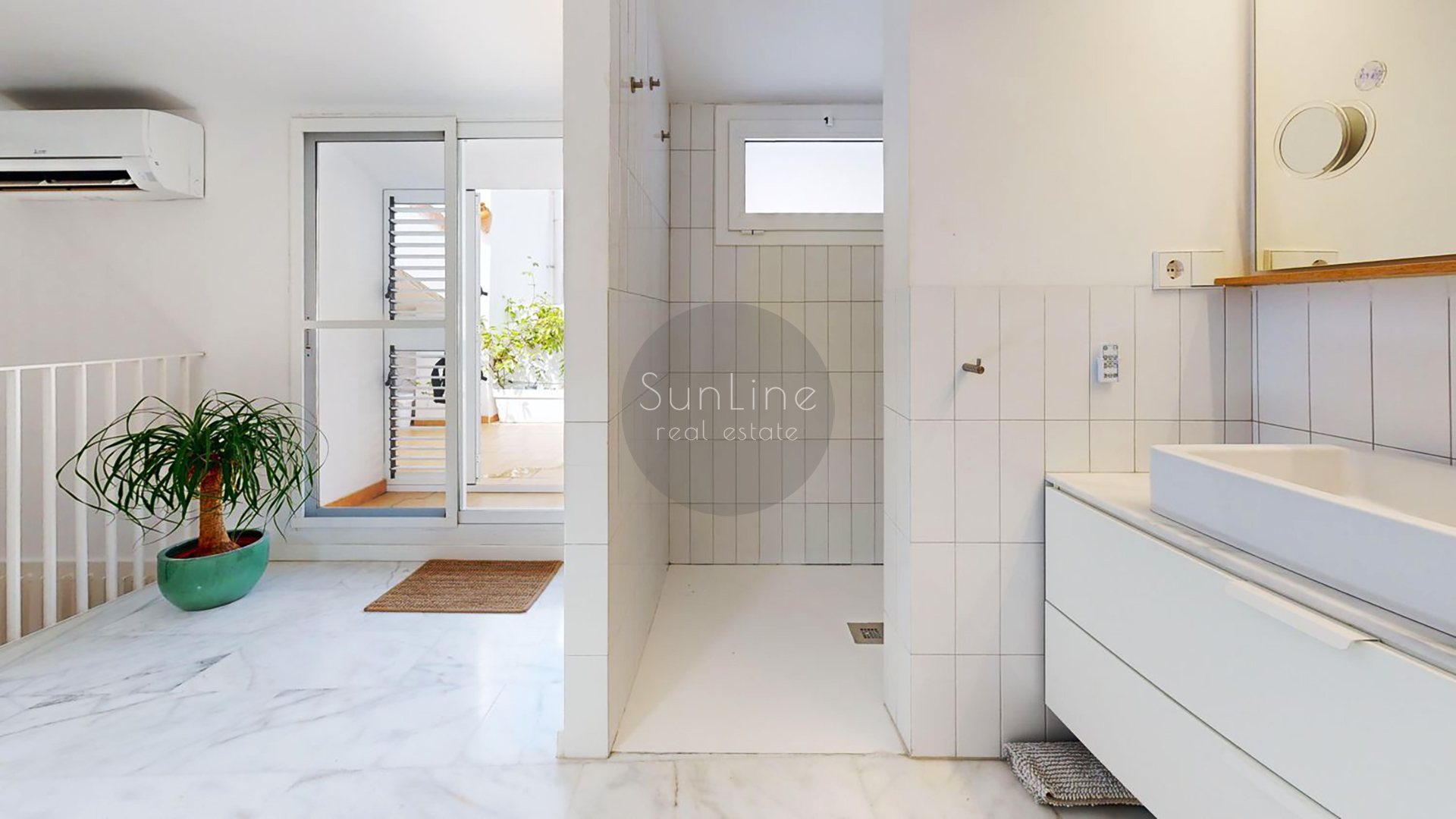 Duplex penthouse near the sea 128 m² with terrace and parking in El Cabanyal