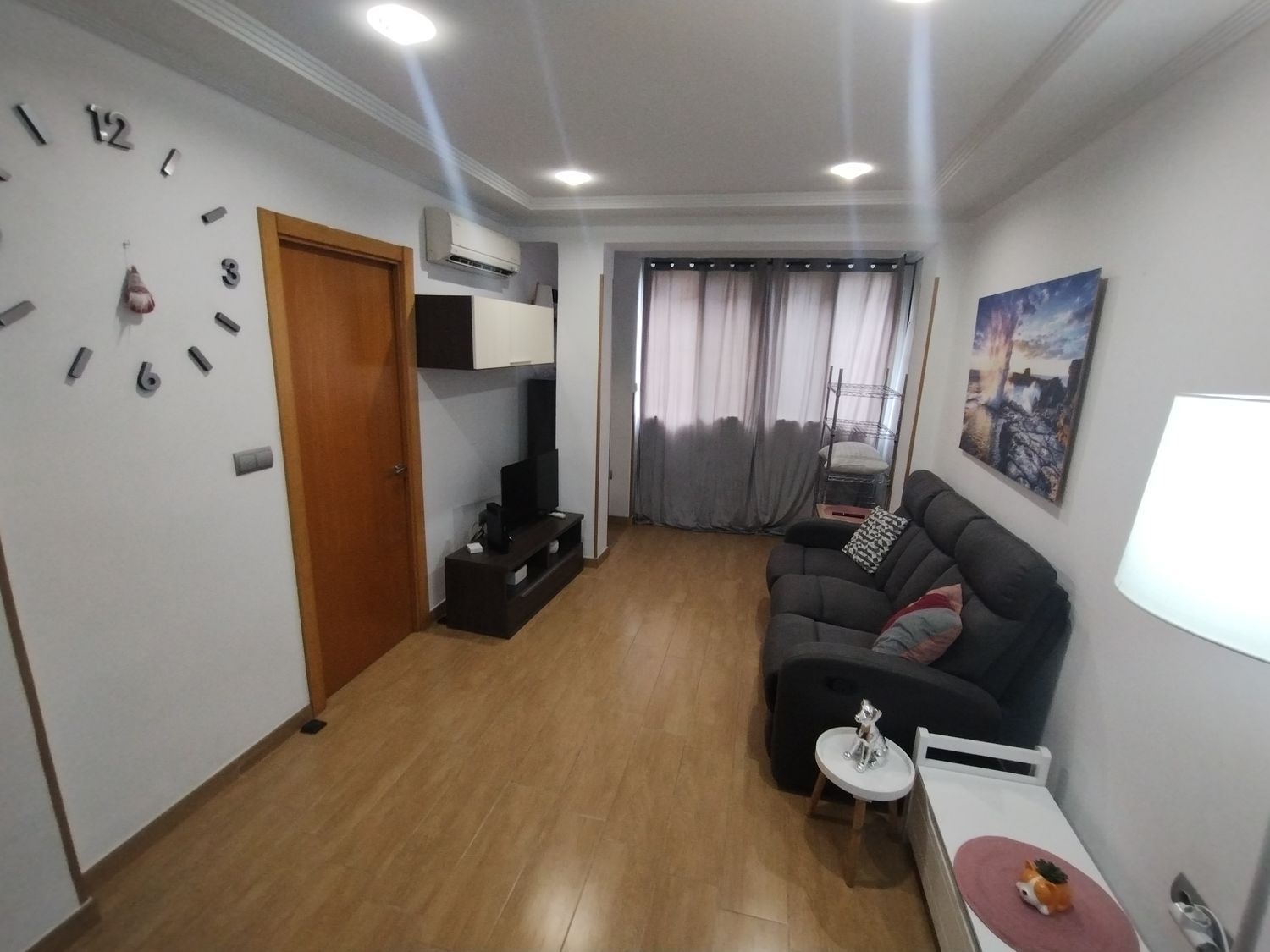 Spacious apartment with balcony and terrace in Mislata