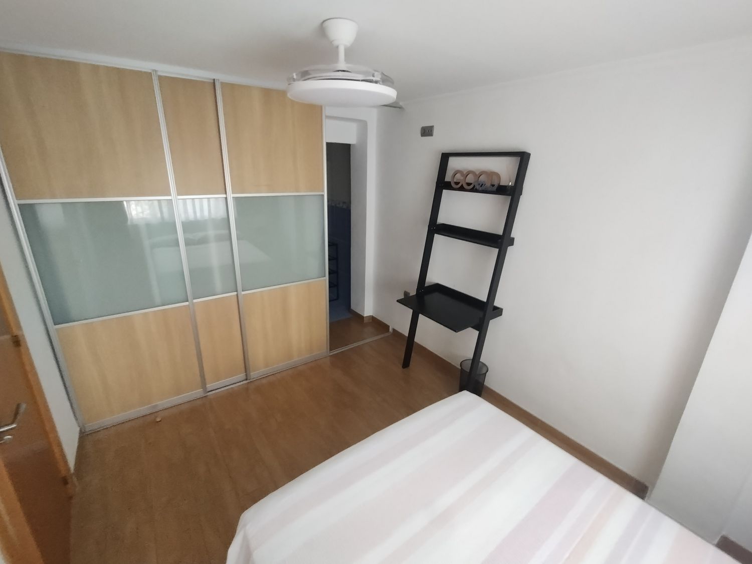 Spacious apartment with balcony and terrace in Mislata