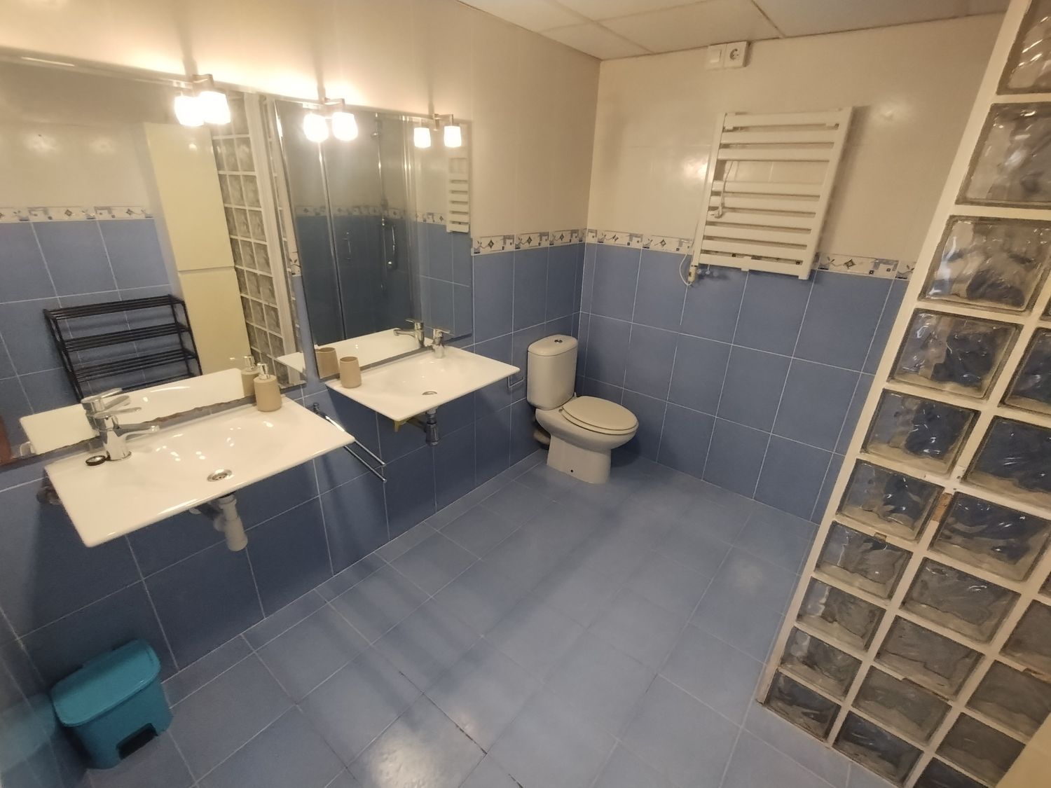 Spacious apartment with balcony and terrace in Mislata